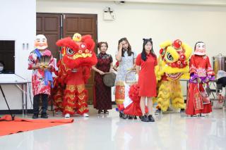 24. วันที่ 9 กุมภาพันธ์ 2565 ที่หอประชุมครุร่มสัก 1 มหาวิทยาลัยราชภัฏกำแพงเพชร ผู้ช่วยศาสตราจารย์ ดร.ไตรรงค์ เปลี่ยนแสง รองคณบดีคณะครุศาสตร์ ฝ่ายกิจการนักศึกษาและศิลปวัฒนธรรม เป็นประธานเปิดโครงการตรุษจีน ของนักศึกษาโปรแกรมวิชาภาษาจีน คณะครุศาสตร์