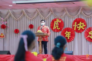 58. วันที่ 9 กุมภาพันธ์ 2565 ที่หอประชุมครุร่มสัก 1 มหาวิทยาลัยราชภัฏกำแพงเพชร ผู้ช่วยศาสตราจารย์ ดร.ไตรรงค์ เปลี่ยนแสง รองคณบดีคณะครุศาสตร์ ฝ่ายกิจการนักศึกษาและศิลปวัฒนธรรม เป็นประธานเปิดโครงการตรุษจีน ของนักศึกษาโปรแกรมวิชาภาษาจีน คณะครุศาสตร์