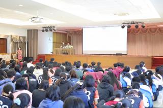 8. วันที่ 14 ธันวาคม 2565 กิจกรรมประชุมเตรียมความพร้อมก่อนเข้าร่วมกิจกรรมตามโครงการพัฒนาทักษะภาษาอังกฤษในศตวรรษที่ 21 สำหรับนักศึกษา