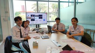 2. นักศึกษานำเสนองานวิจัย