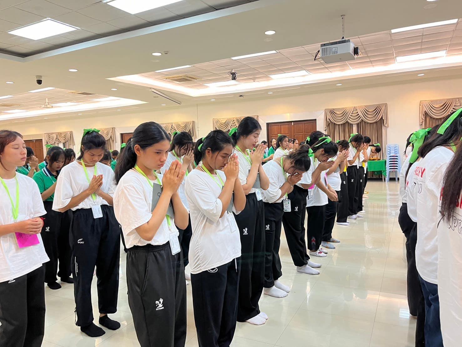 3. กิจกรรมพัฒนาบุคลิกภาพตามหลักวิชาชีพครูปฐมวัย โดย คุณสุวลัย อินทรรัตน์ รักษาการณ์หัวหน้าสำนักงานผู้อำนวยการ สำนักศิลปะและวัฒนธรรม มหาวิทยาลัยราชภัฏกำแพงเพชร