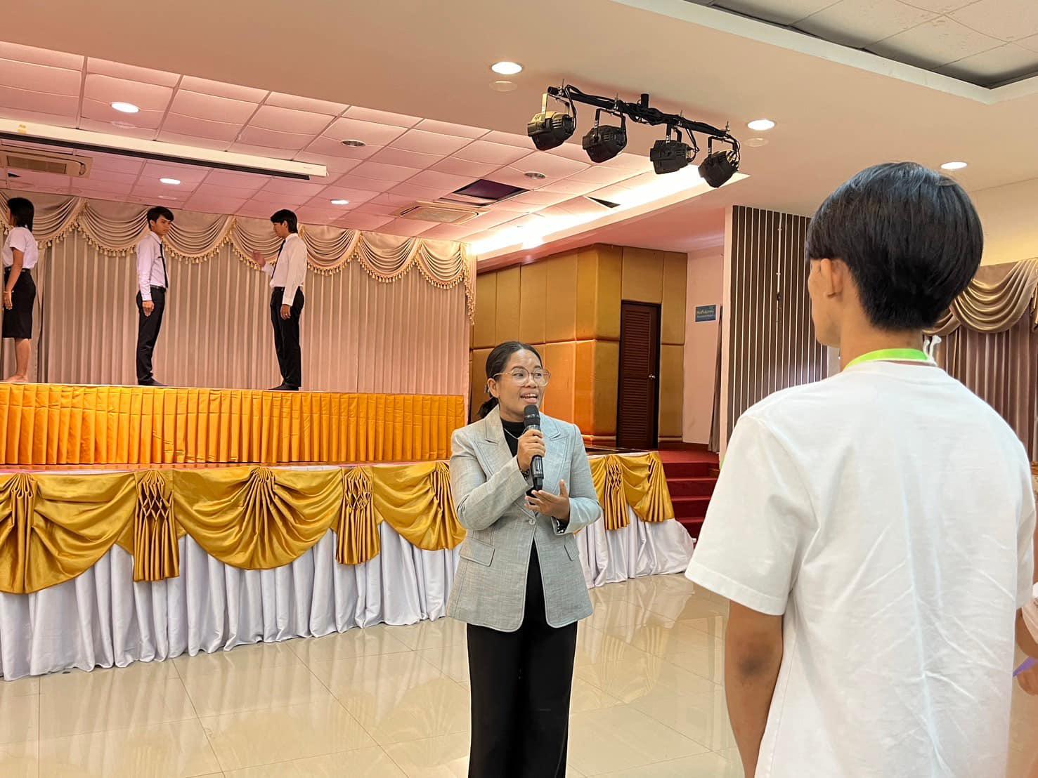 4. กิจกรรมพัฒนาบุคลิกภาพตามหลักวิชาชีพครูปฐมวัย โดย คุณสุวลัย อินทรรัตน์ รักษาการณ์หัวหน้าสำนักงานผู้อำนวยการ สำนักศิลปะและวัฒนธรรม มหาวิทยาลัยราชภัฏกำแพงเพชร