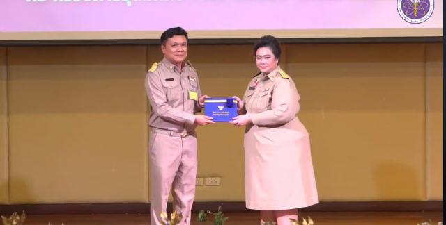ขอแสดงความยินดีกับ รศ.ดร.บัณฑิต ฉัตรวิโรจน์ คณบดีคณะครุศาสตร์ มหาวิทยาลัยราชภัฏกำแพงเพชร ที่ได้"รับรางวัลข้าราชการพลเรือนดีเด่น" ประจำปี พ.ศ.2566