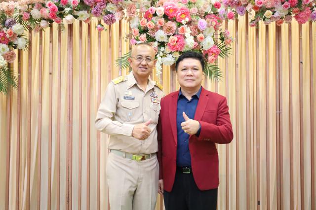 3. บรรยากาศการแสดงความยินดีกับการย้ายดำรงตำแหน่งผู้อำนวยการโรงเรียนกำแพงเพชรพิทยาคม