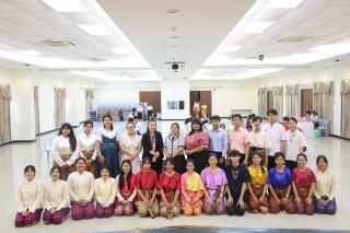 8. การแสดงพื้นบ้านของนักศึกษาภาษาไทย