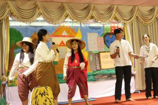 57. การแสดงพื้นบ้านของนักศึกษาภาษาไทย