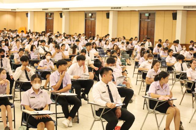 3. กิจกรรมปฐมนิเทศพัฒนาทักษะด้านภาษาอังกฤษ สำหรับนักศึกษาครู