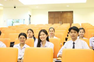 5. ติวสอบวิชาเอกสำหรับนักศึกษาโปรแกรมวิชาภาษาไทย