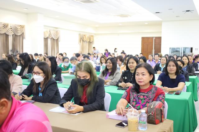 2. พิธีเปิดกิจกรรมการอบรมเชิงปฏิบัติการการออกแบบนวัตกรรมสู่การวิจัยในชั้นเรียน
