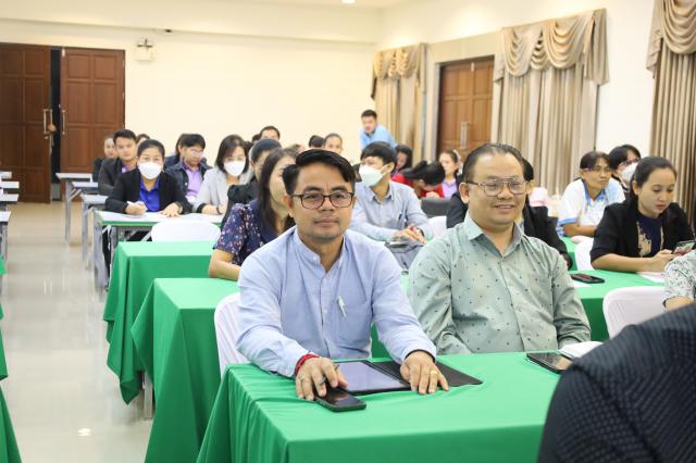 4. พิธีเปิดกิจกรรมการอบรมเชิงปฏิบัติการการออกแบบนวัตกรรมสู่การวิจัยในชั้นเรียน