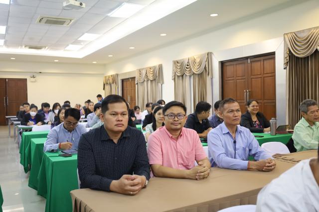 1. พิธีเปิดกิจกรรมการอบรมเชิงปฏิบัติการการออกแบบนวัตกรรมสู่การวิจัยในชั้นเรียน