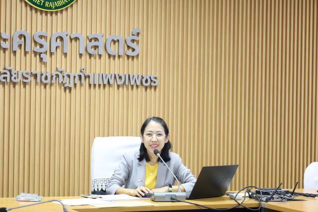 1. ประชุมเพื่อชี้แจงการออกนิเทศนักศึกษาครูคืนถิ่น