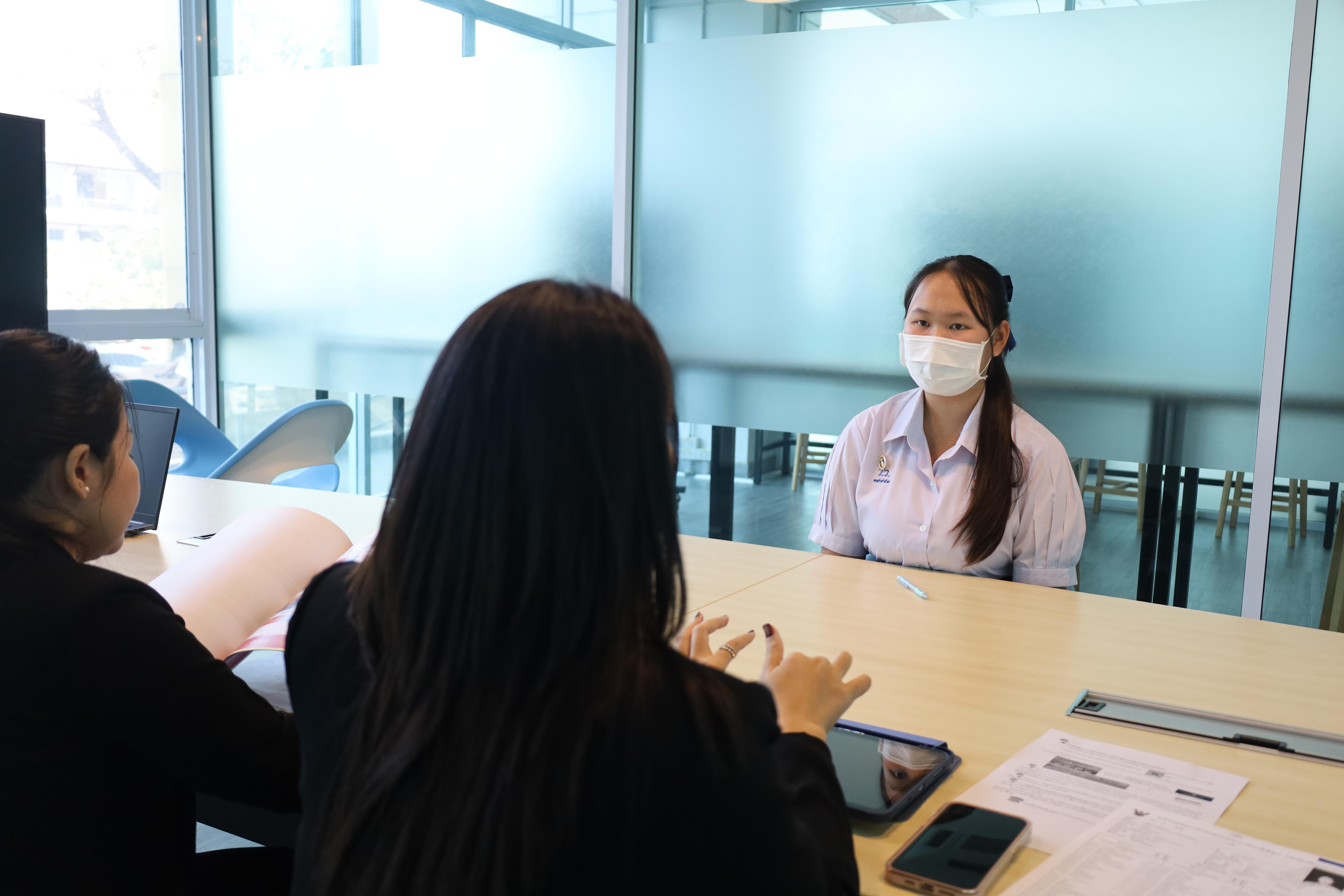 12. บรรยากาศการสอบสัมภาษณ์นักศึกษารอบ 2