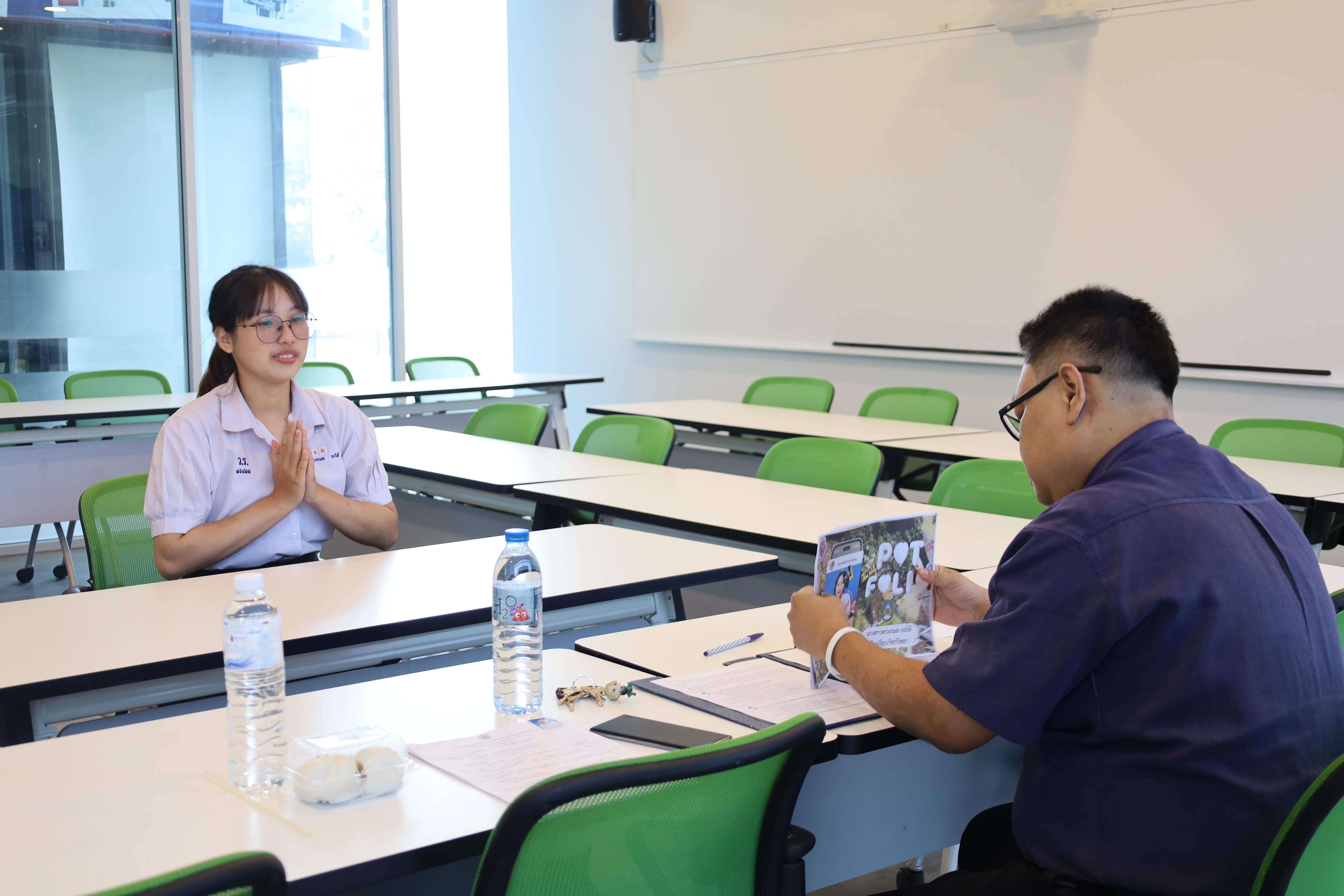 22. บรรยากาศการสอบสัมภาษณ์นักศึกษารอบ 2