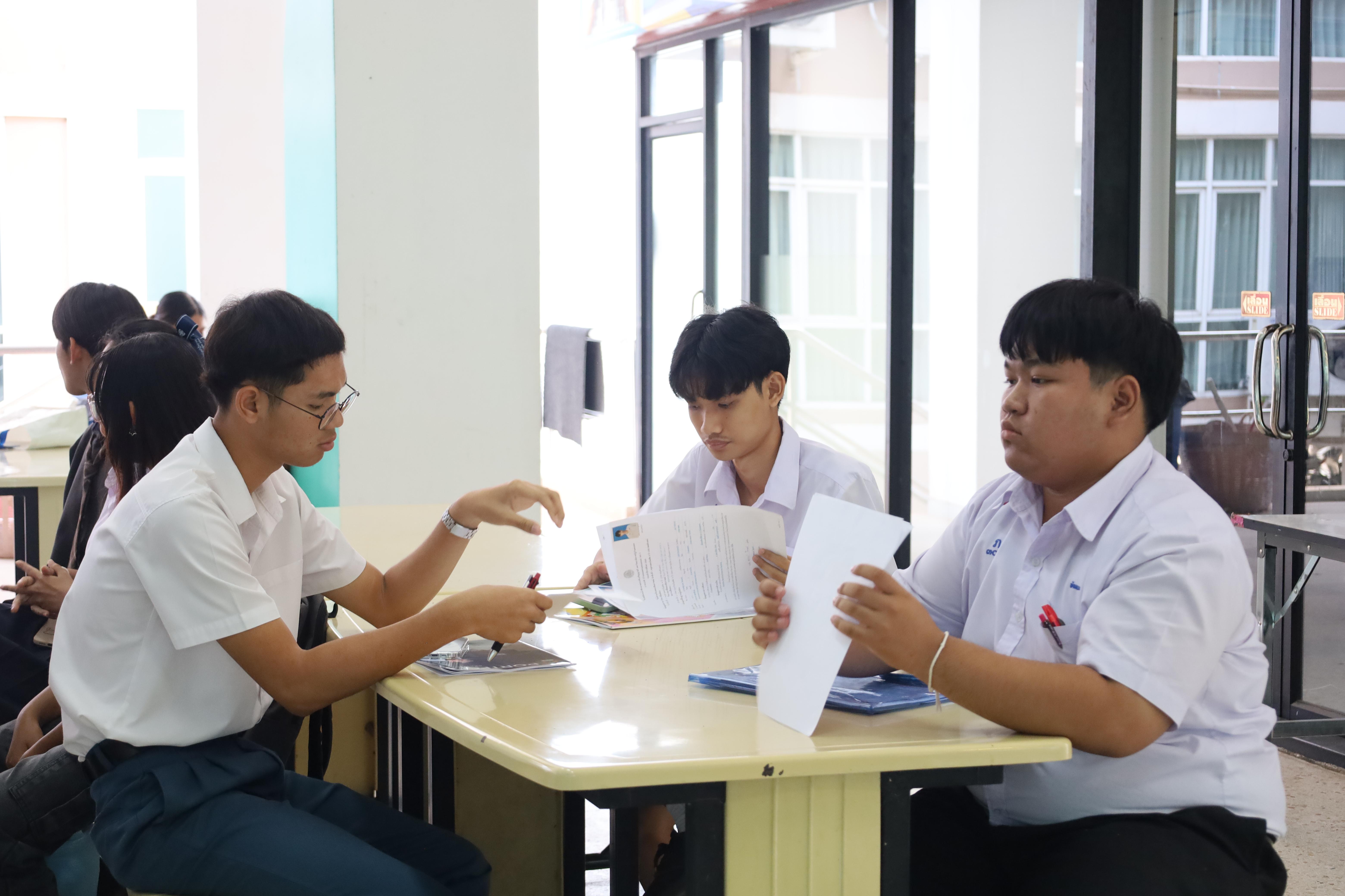 26. บรรยากาศการสอบสัมภาษณ์นักศึกษารอบ 2