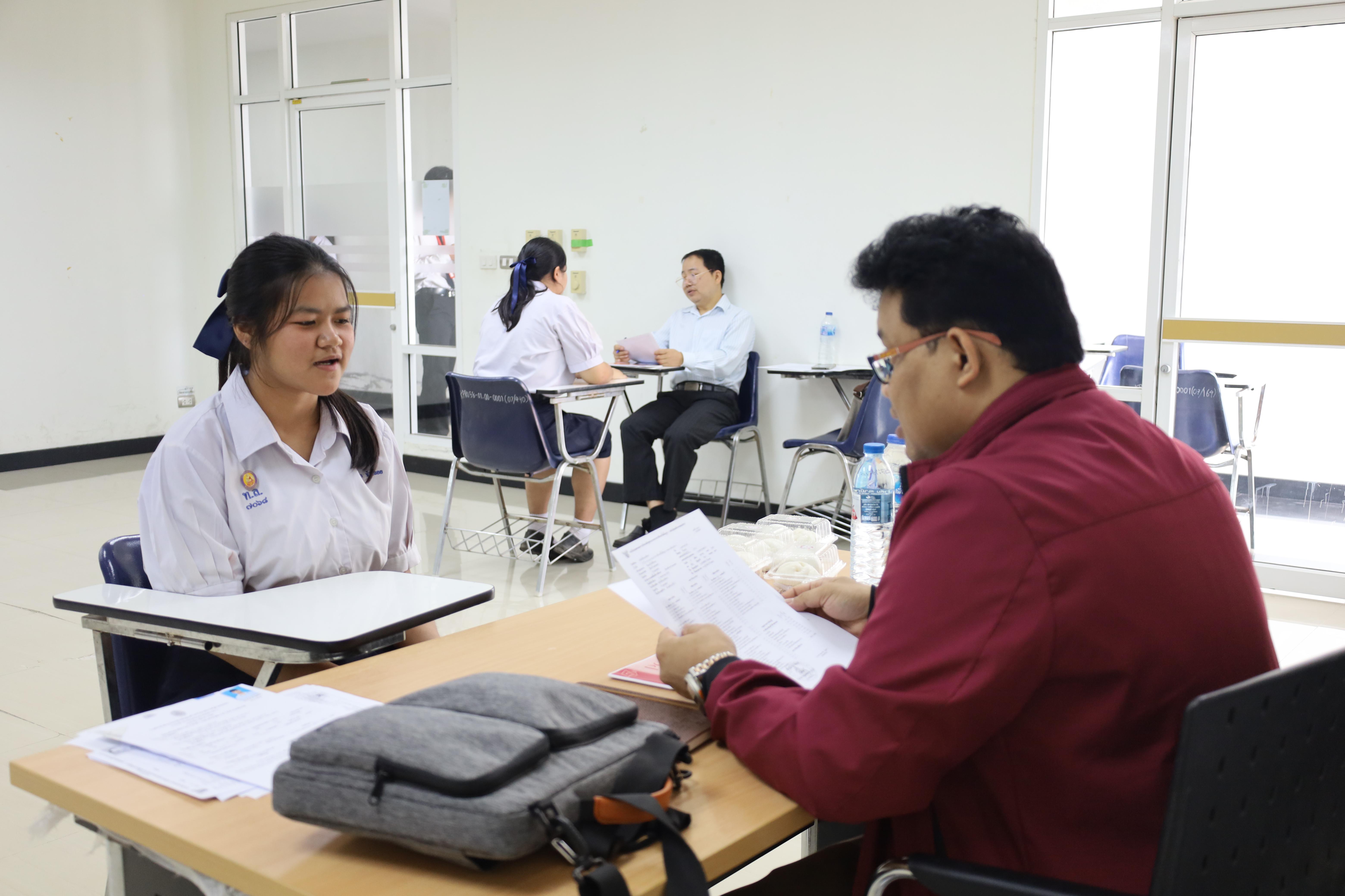 35. บรรยากาศการสอบสัมภาษณ์นักศึกษารอบ 2
