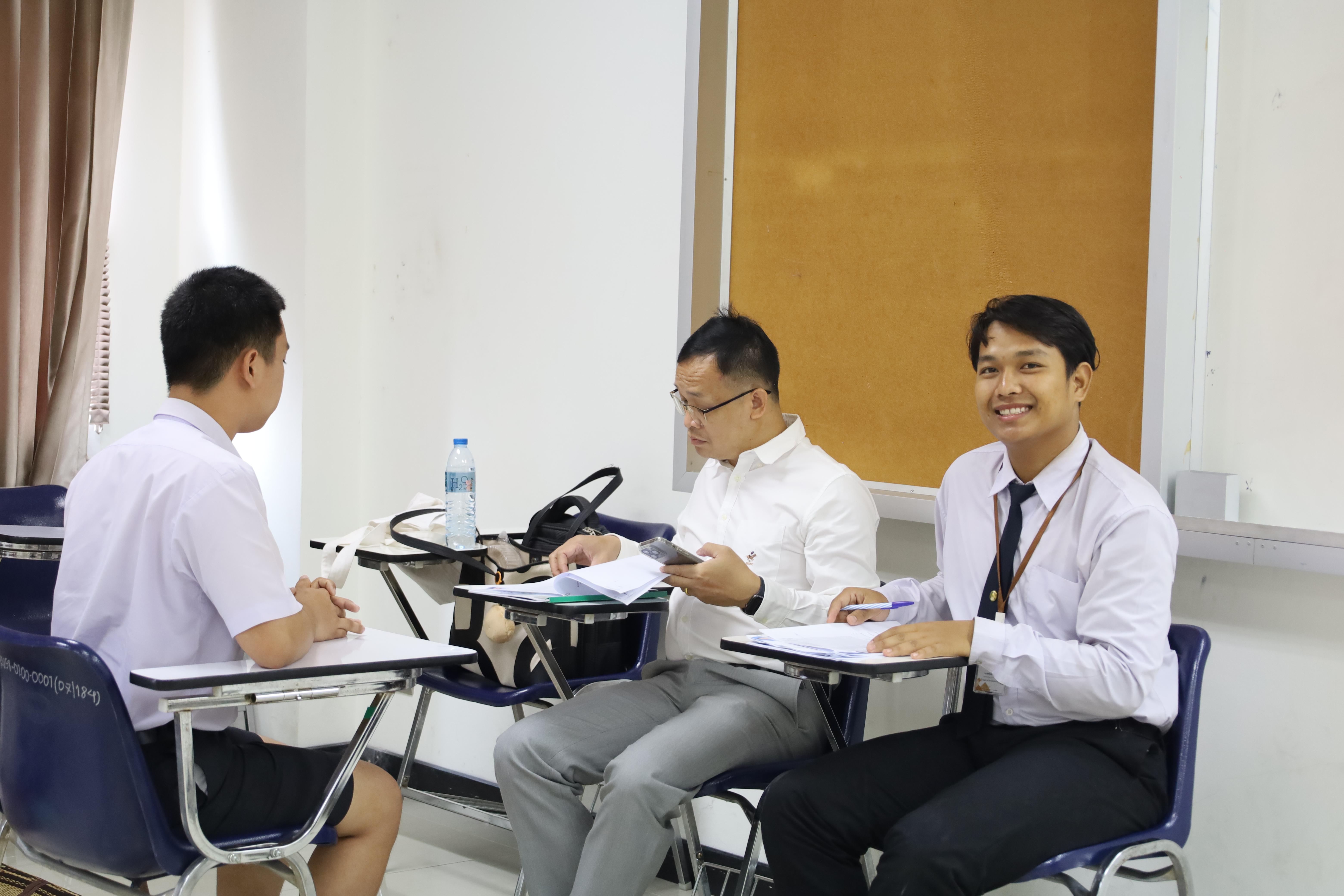 38. บรรยากาศการสอบสัมภาษณ์นักศึกษารอบ 2