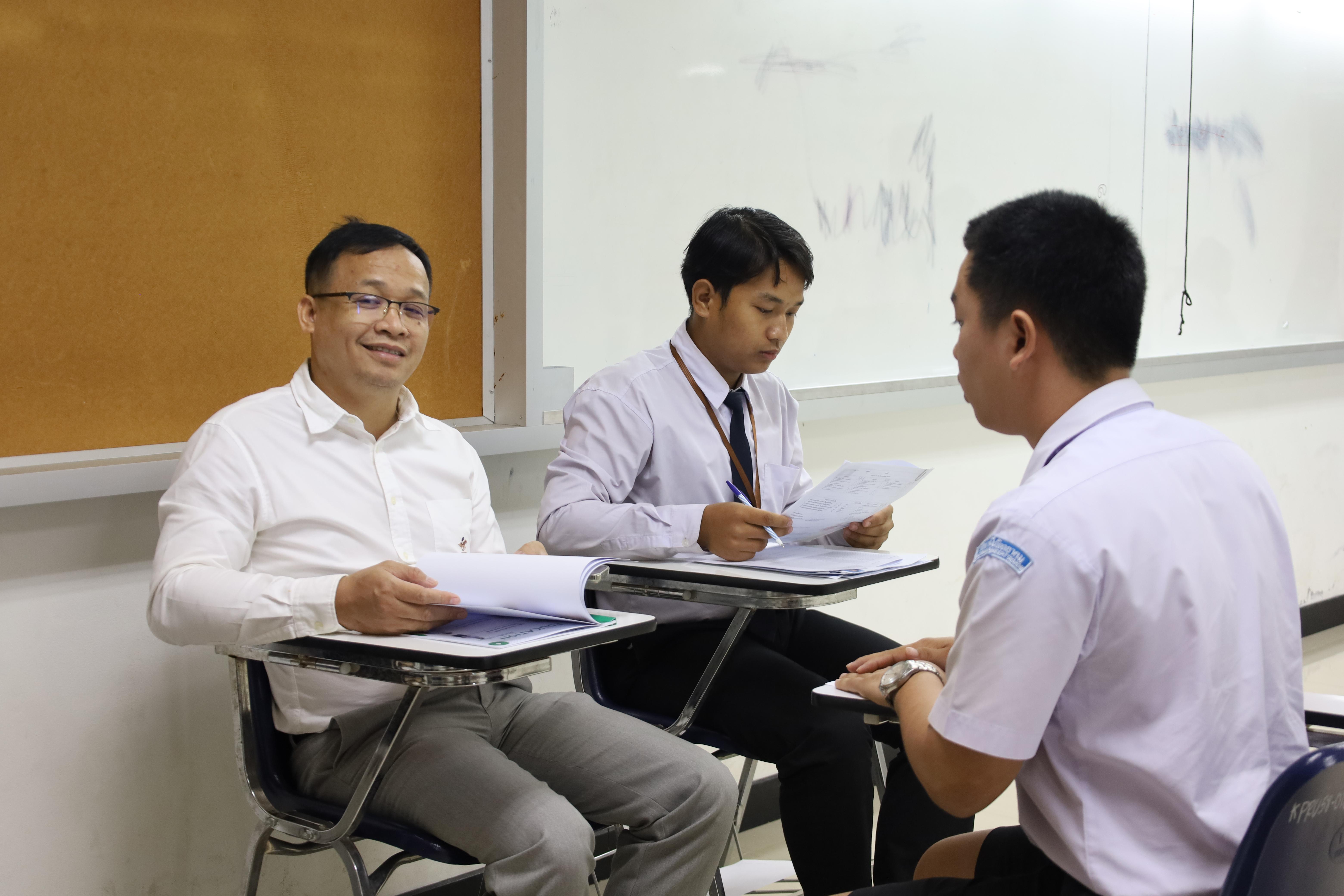 42. บรรยากาศการสอบสัมภาษณ์นักศึกษารอบ 2