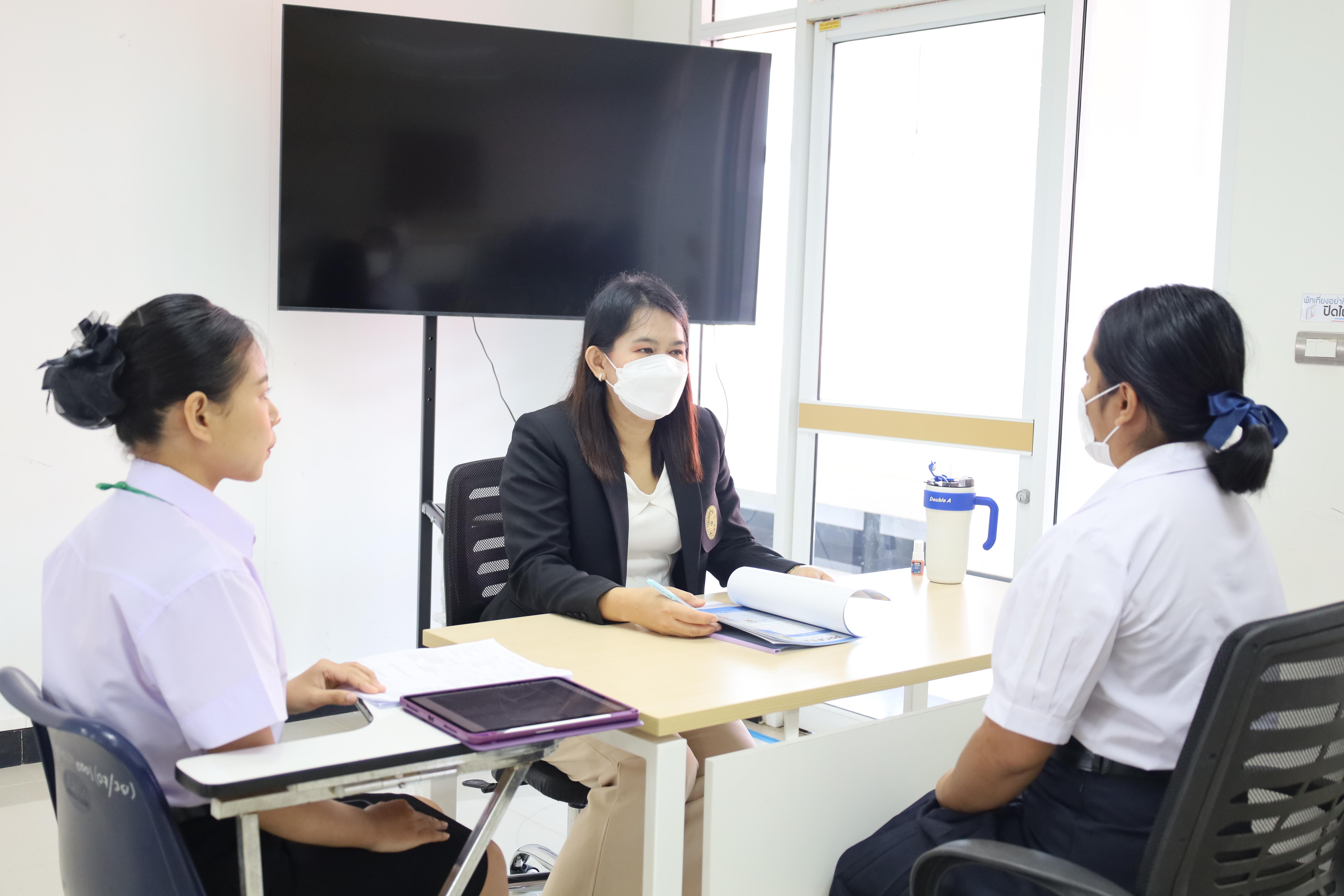 49. บรรยากาศการสอบสัมภาษณ์นักศึกษารอบ 2