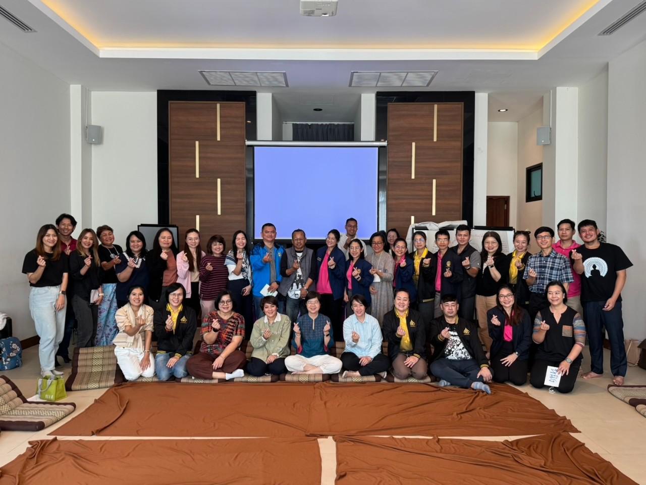 1. โครงการหยั่งรากจิตตปัญญาสู่สังคมแห่งความสุข