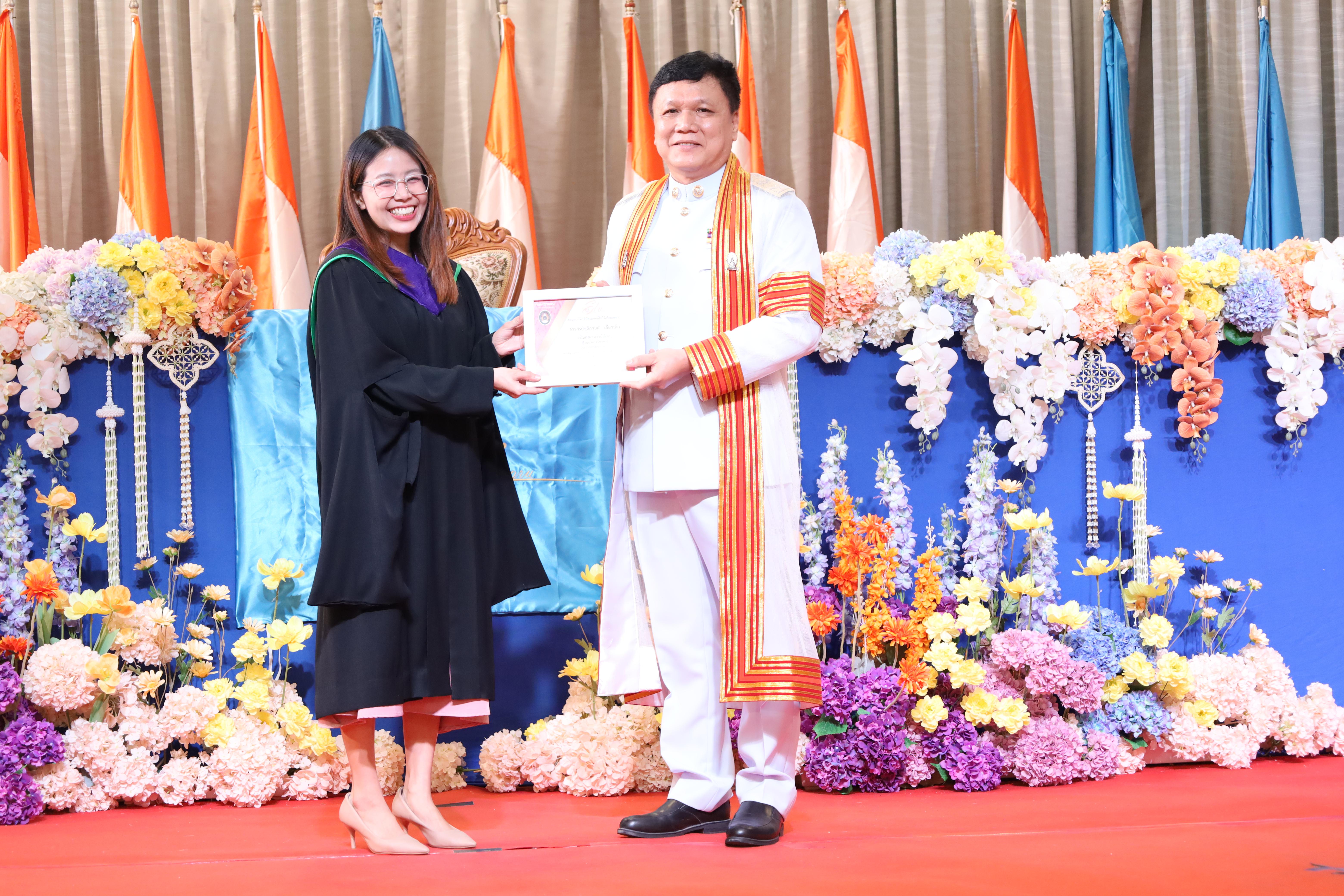 212. งานปัจฉิมนิเทศนักศึกษาหลักสูตรครุศาสตรบัณฑิต