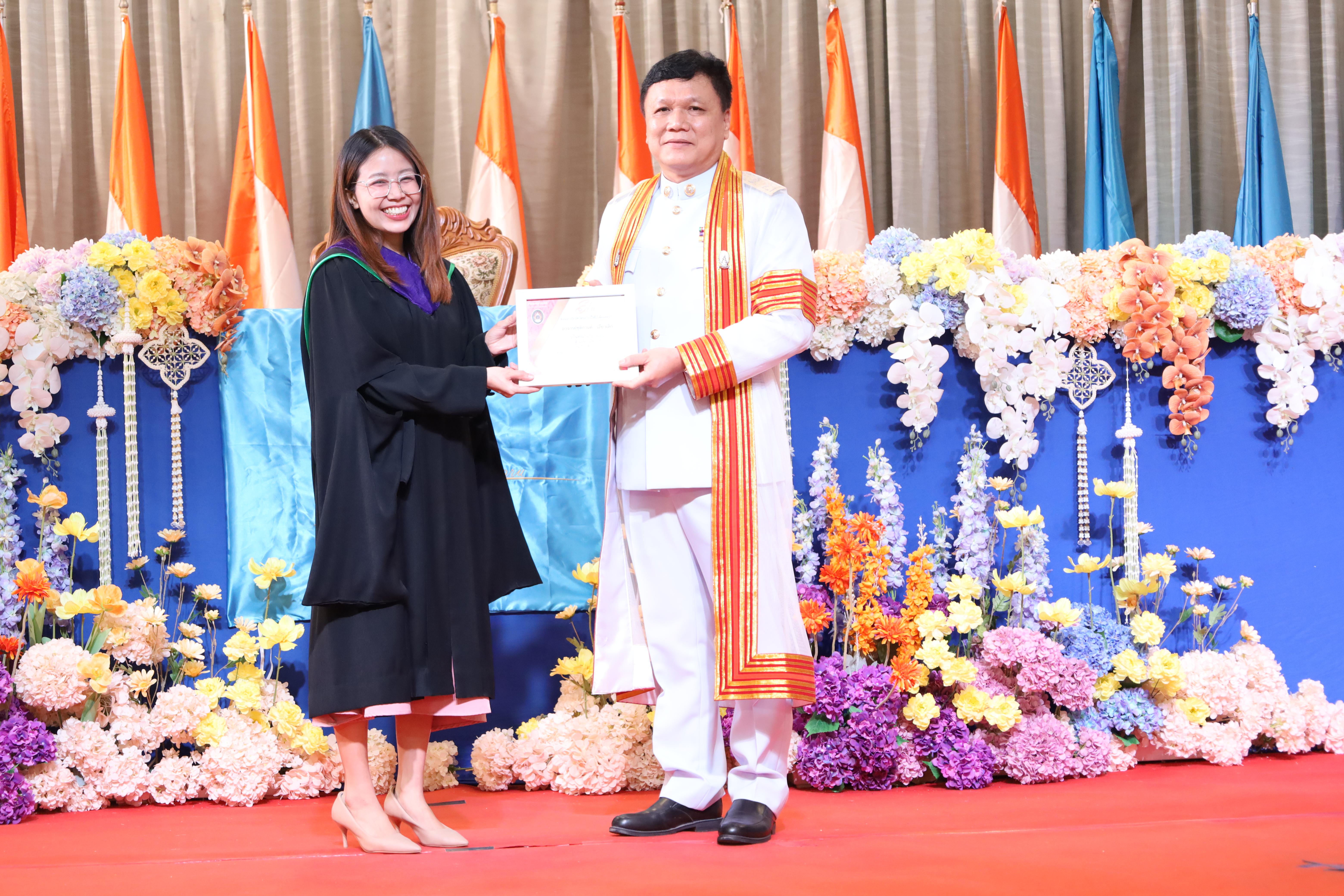 213. งานปัจฉิมนิเทศนักศึกษาหลักสูตรครุศาสตรบัณฑิต