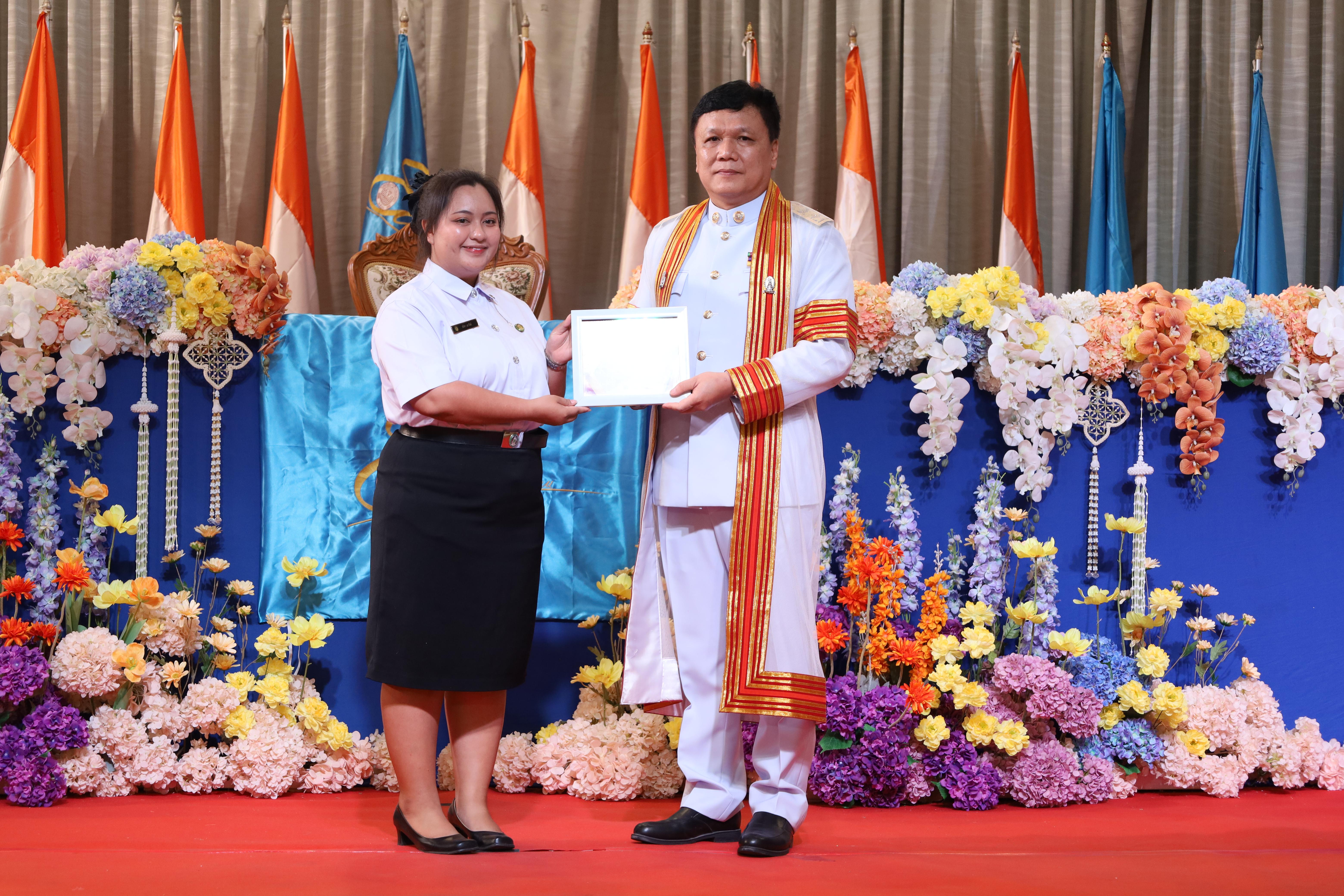 252. งานปัจฉิมนิเทศนักศึกษาหลักสูตรครุศาสตรบัณฑิต