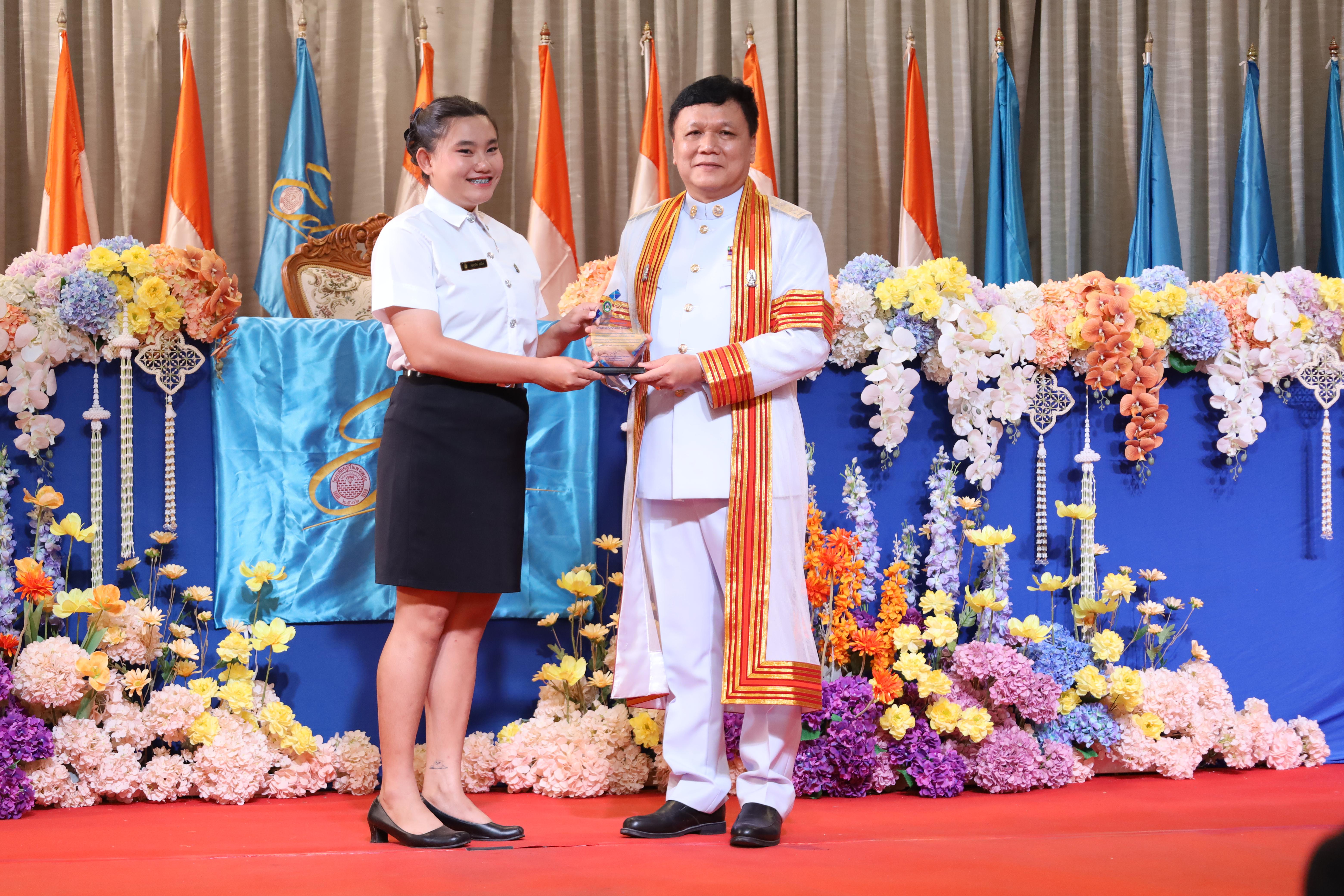 279. งานปัจฉิมนิเทศนักศึกษาหลักสูตรครุศาสตรบัณฑิต