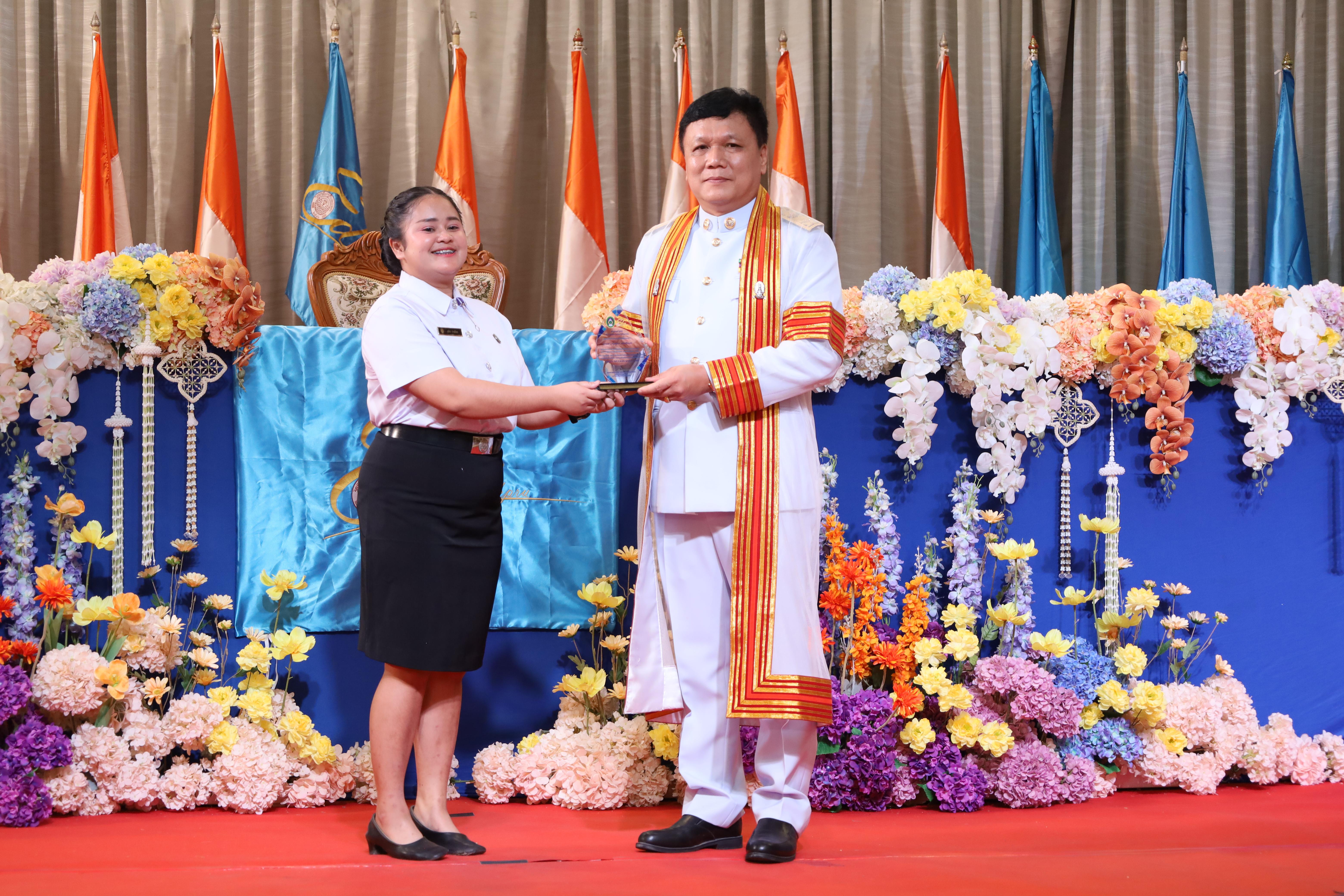 290. งานปัจฉิมนิเทศนักศึกษาหลักสูตรครุศาสตรบัณฑิต