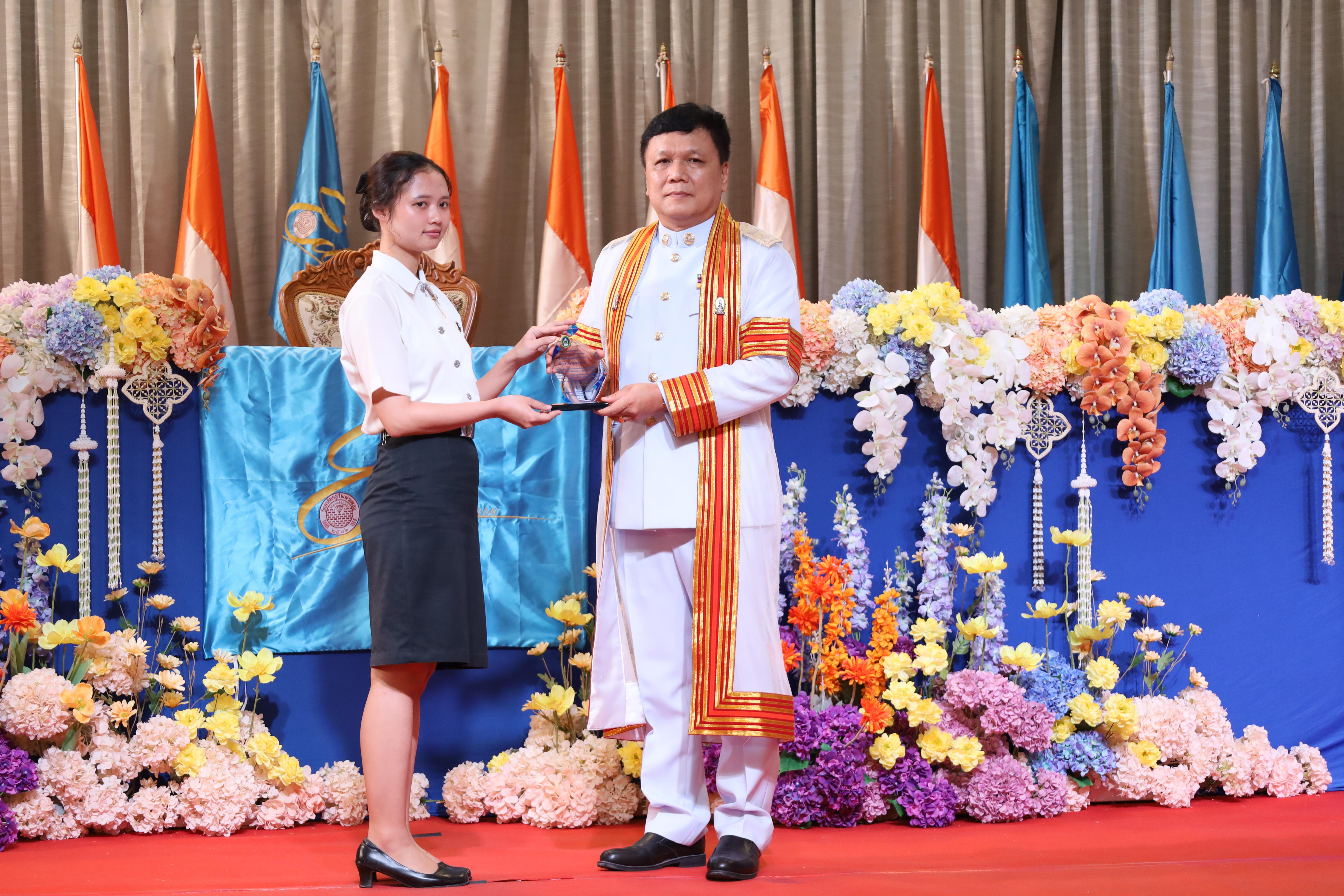 298. งานปัจฉิมนิเทศนักศึกษาหลักสูตรครุศาสตรบัณฑิต