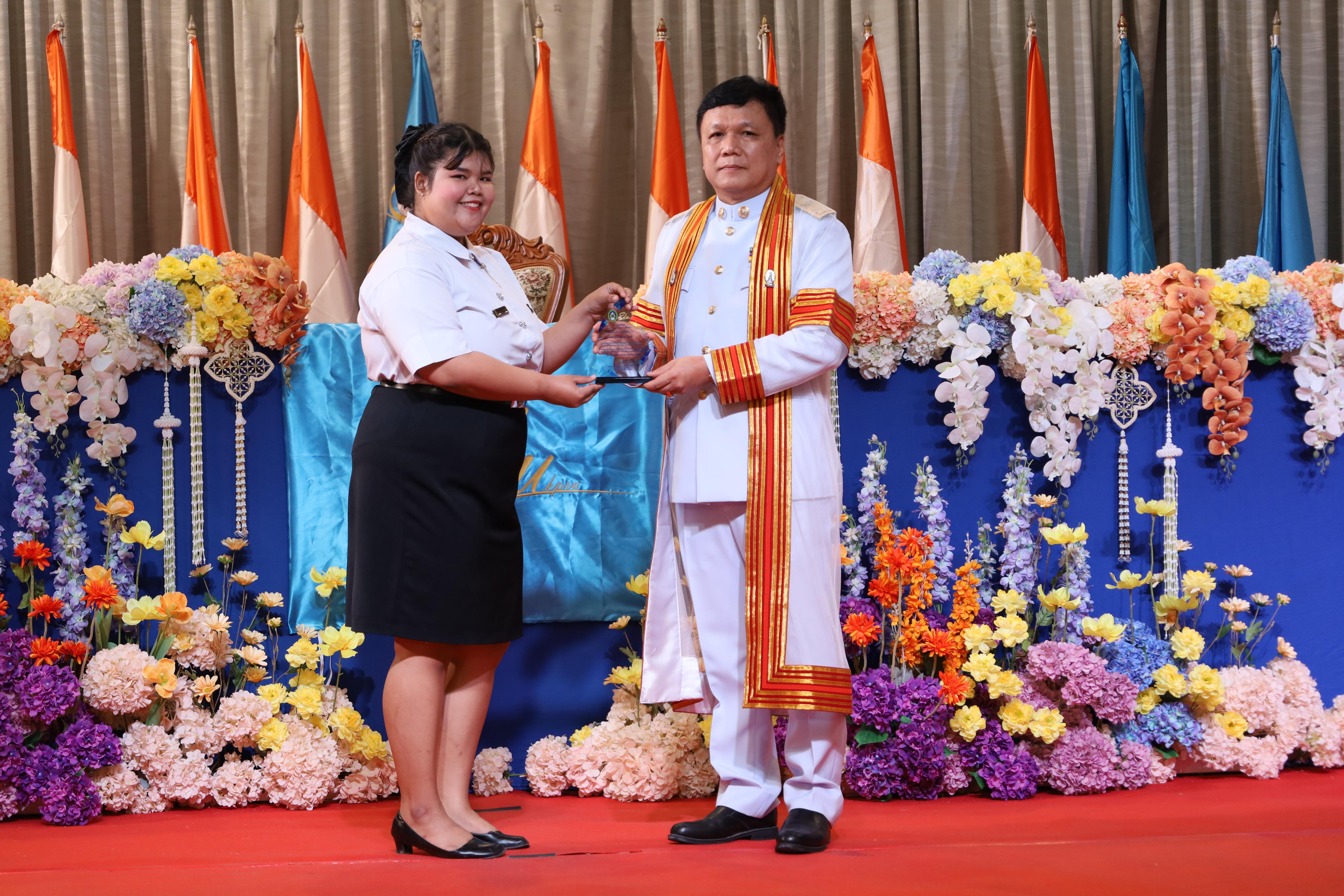 303. งานปัจฉิมนิเทศนักศึกษาหลักสูตรครุศาสตรบัณฑิต