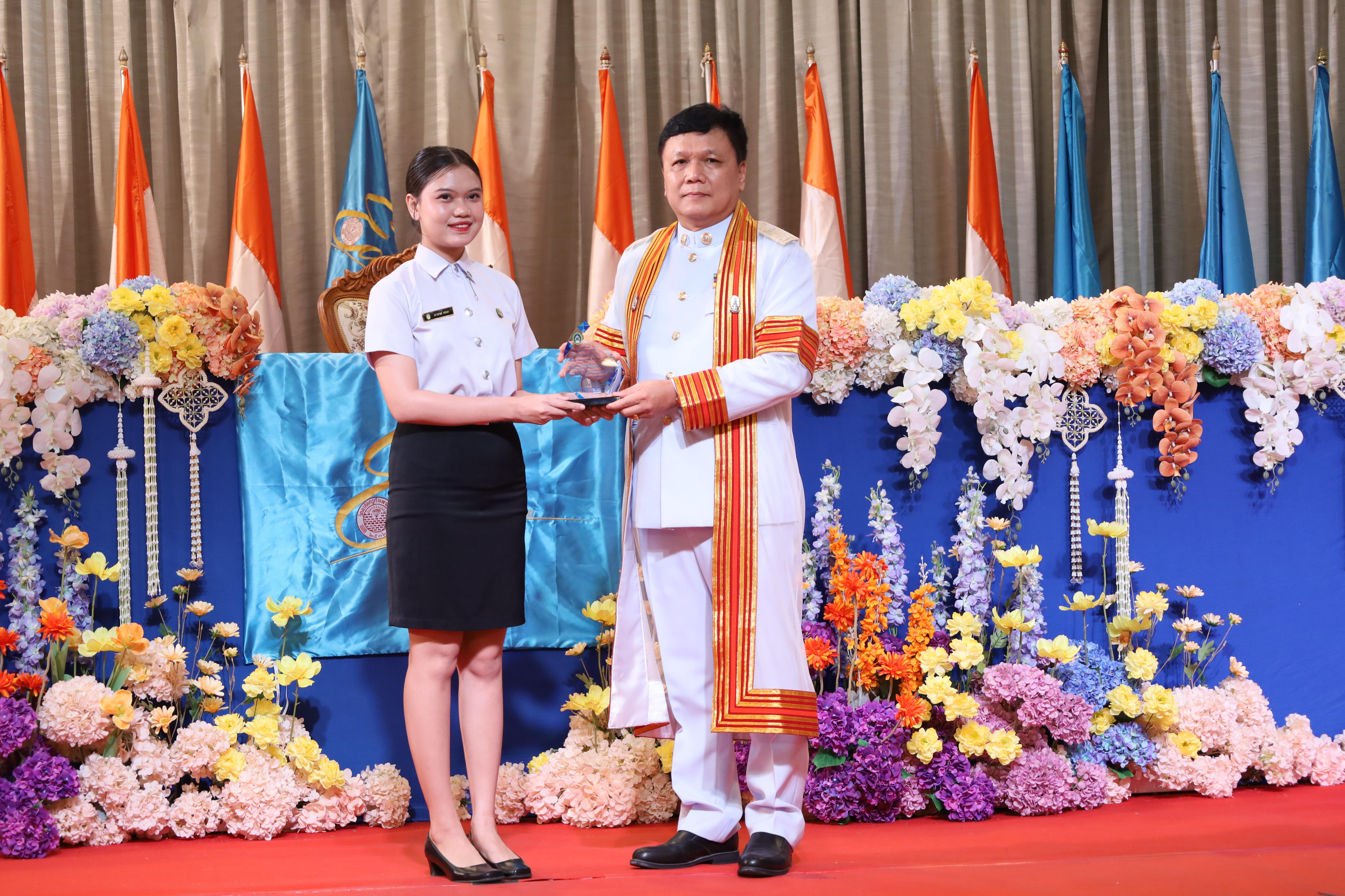 304. งานปัจฉิมนิเทศนักศึกษาหลักสูตรครุศาสตรบัณฑิต