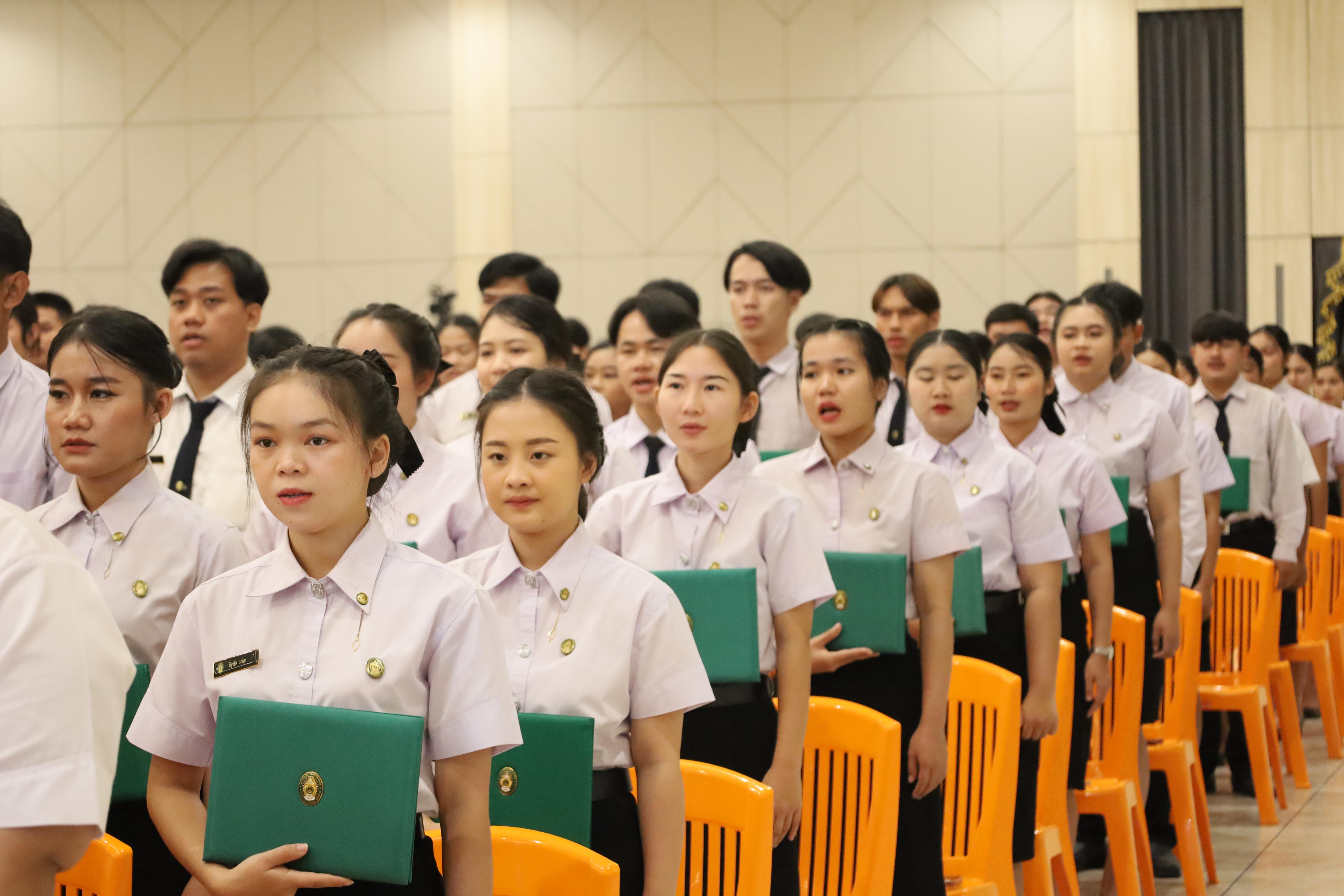 1993. งานปัจฉิมนิเทศนักศึกษาหลักสูตรครุศาสตรบัณฑิต