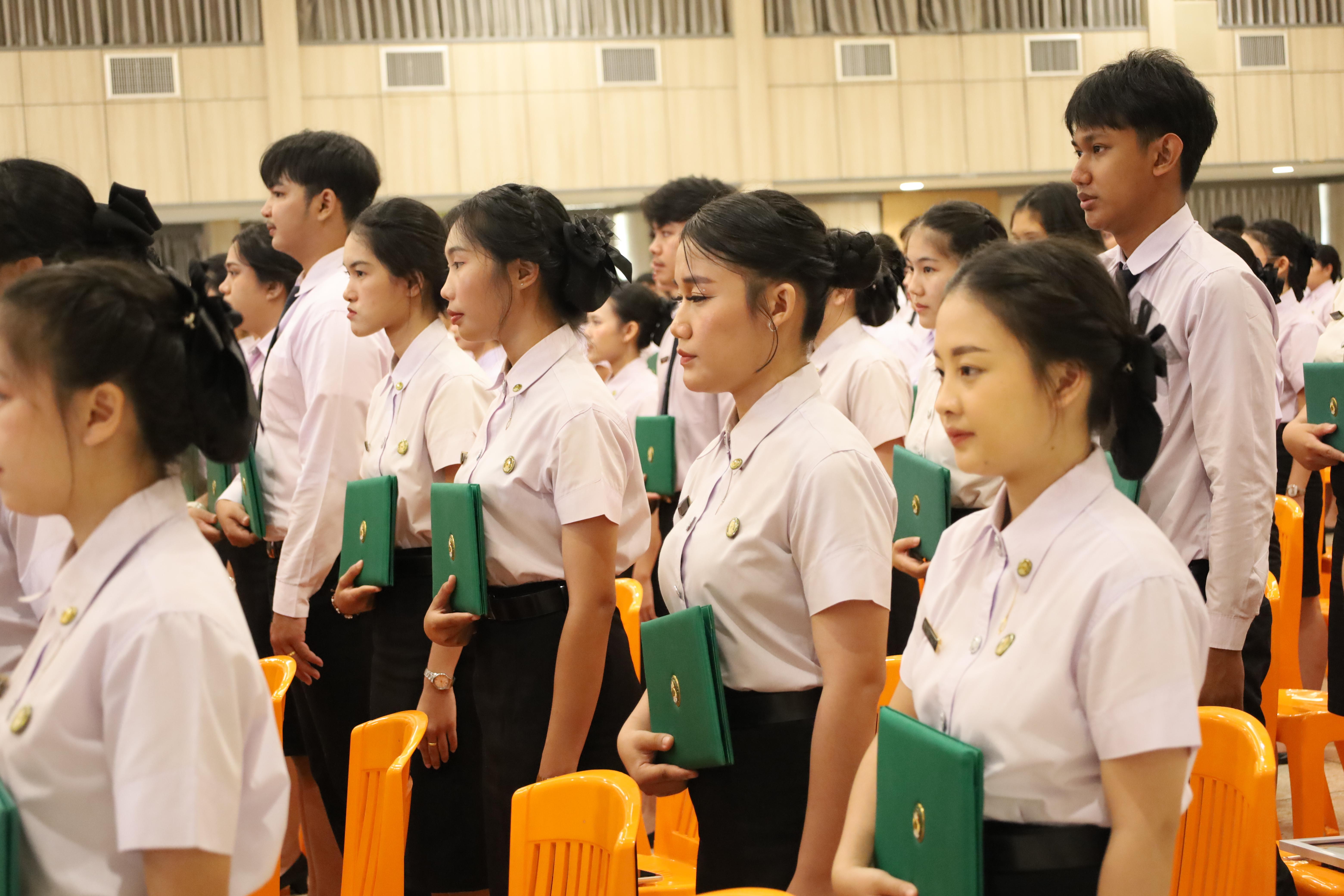 1995. งานปัจฉิมนิเทศนักศึกษาหลักสูตรครุศาสตรบัณฑิต