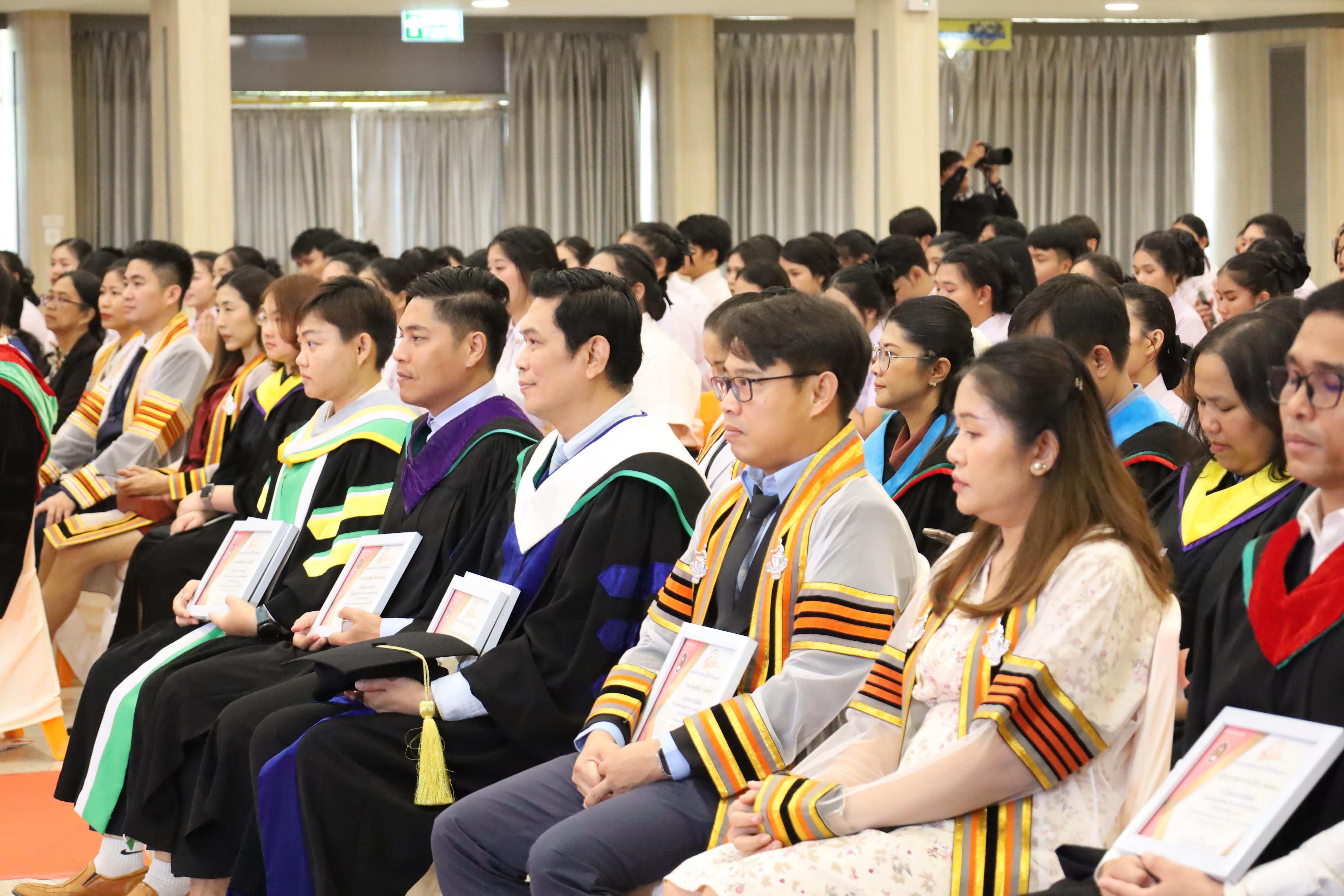 1998. งานปัจฉิมนิเทศนักศึกษาหลักสูตรครุศาสตรบัณฑิต