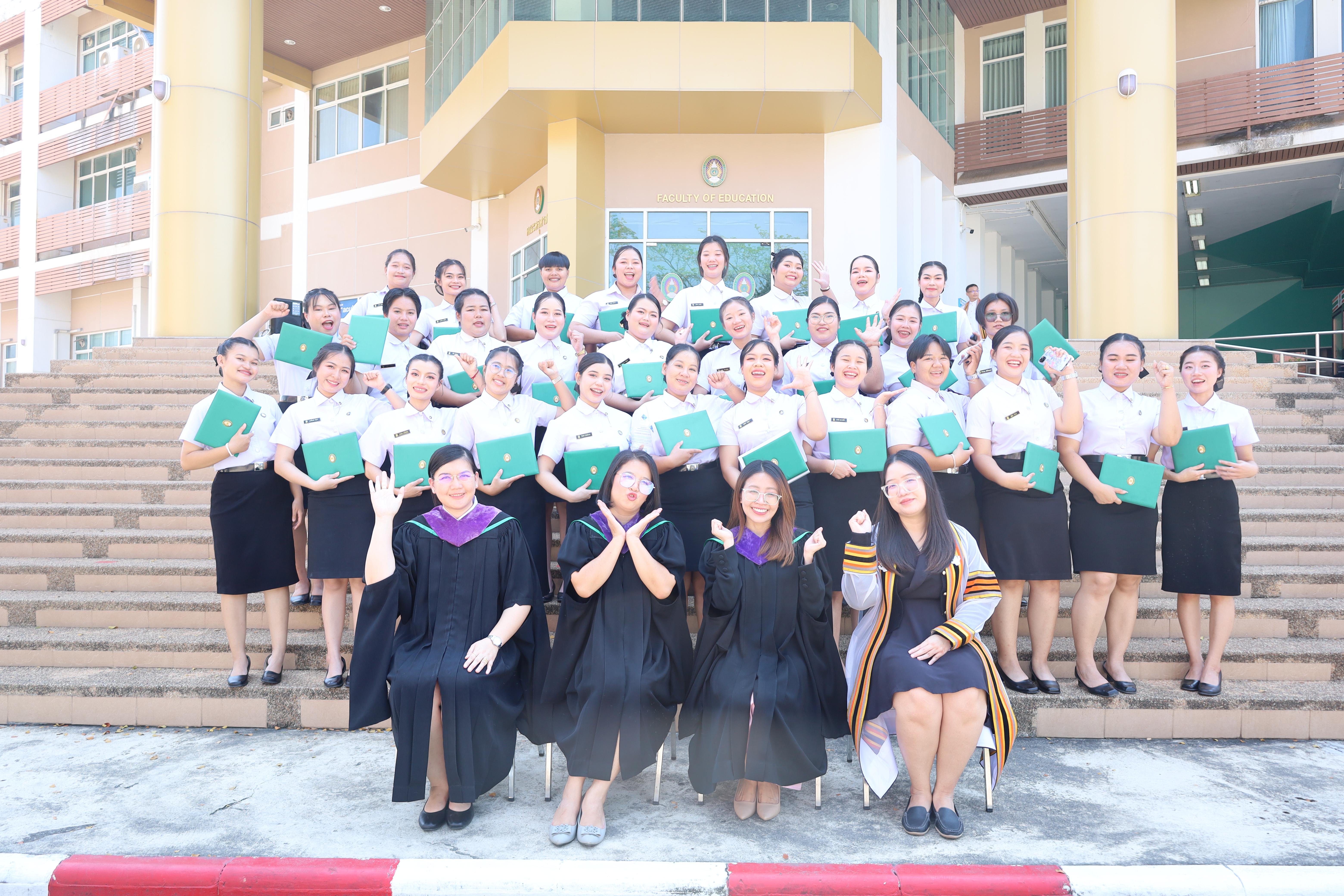 2098. งานปัจฉิมนิเทศนักศึกษาหลักสูตรครุศาสตรบัณฑิต