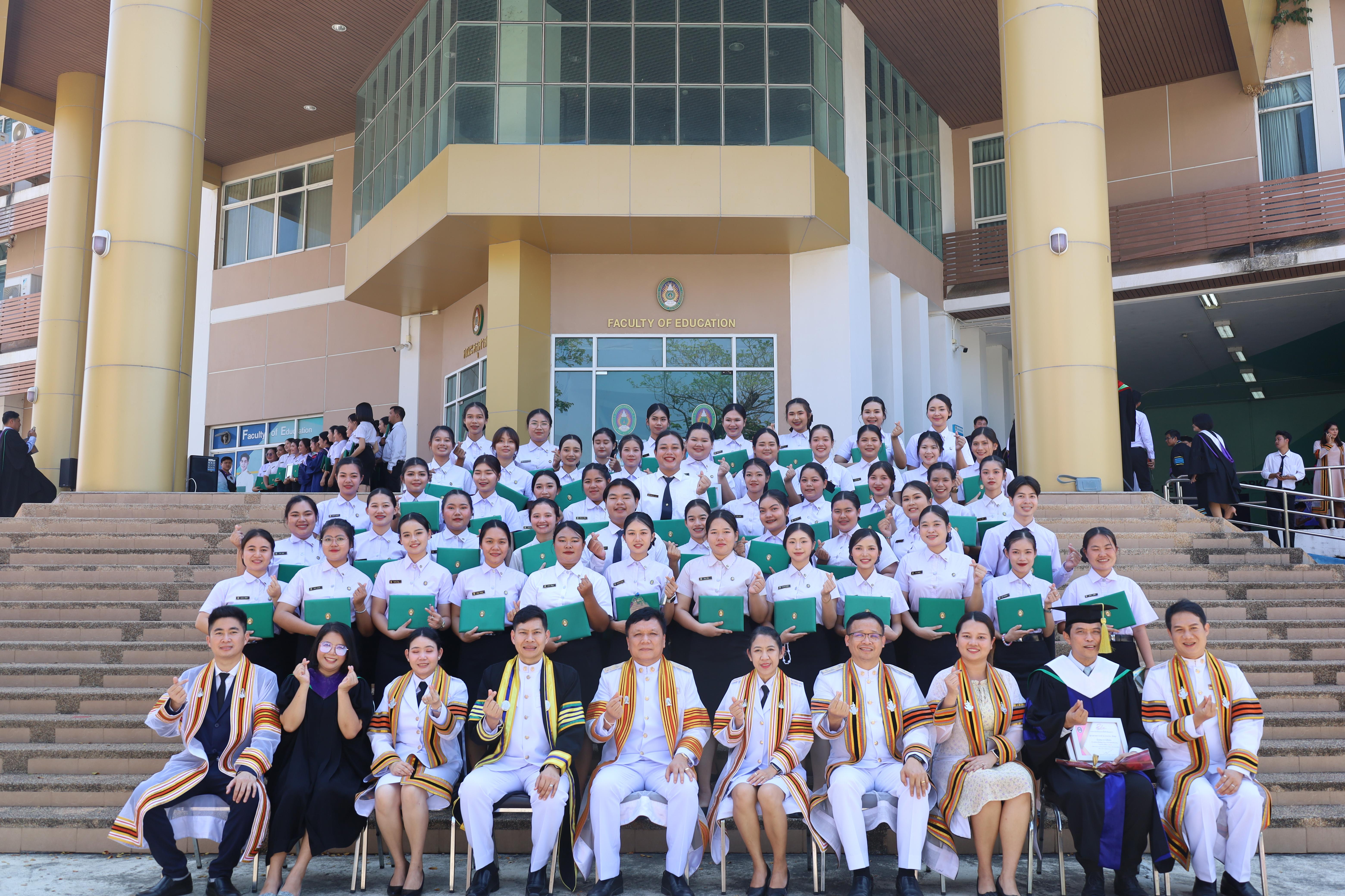 2142. งานปัจฉิมนิเทศนักศึกษาหลักสูตรครุศาสตรบัณฑิต