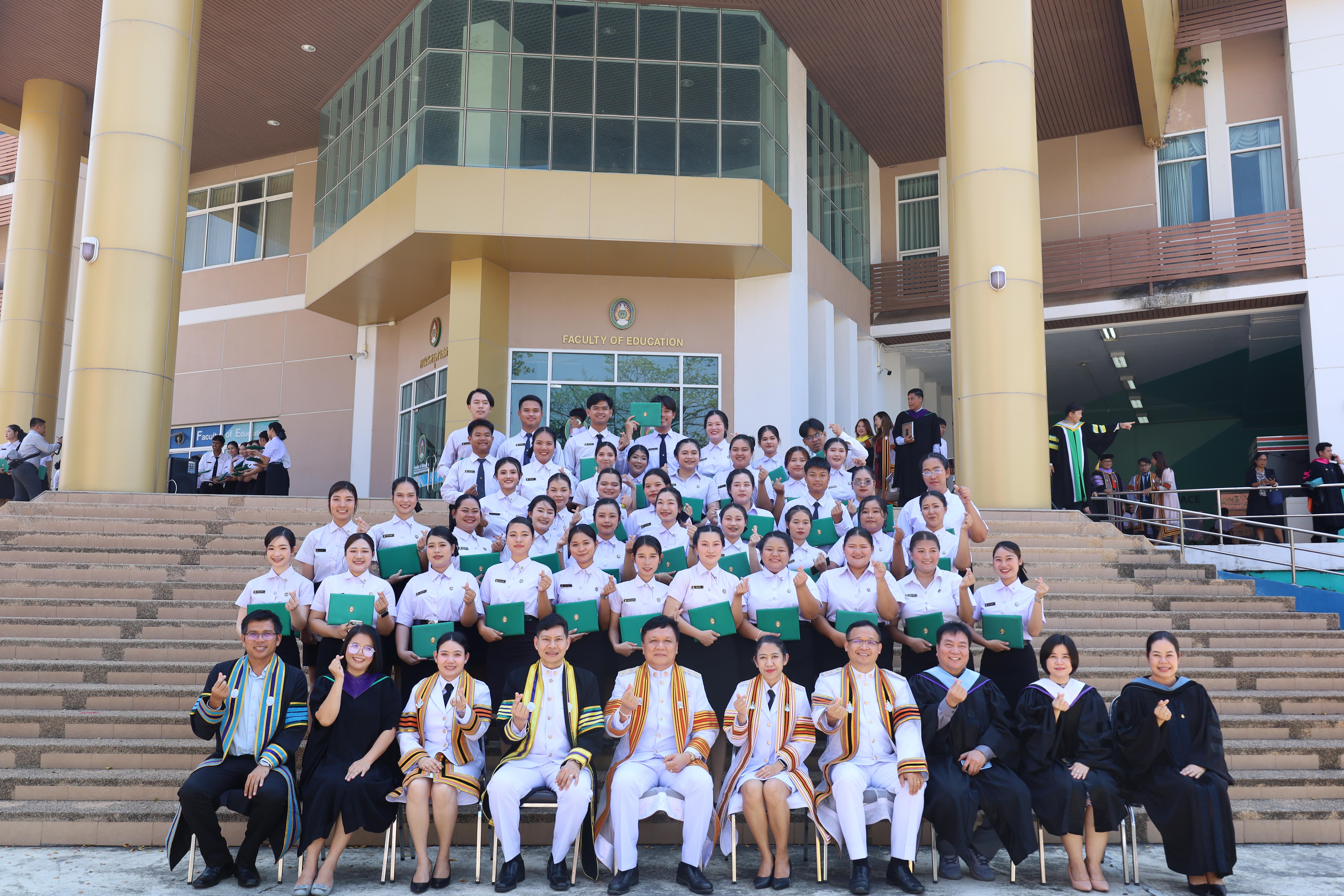 2151. งานปัจฉิมนิเทศนักศึกษาหลักสูตรครุศาสตรบัณฑิต