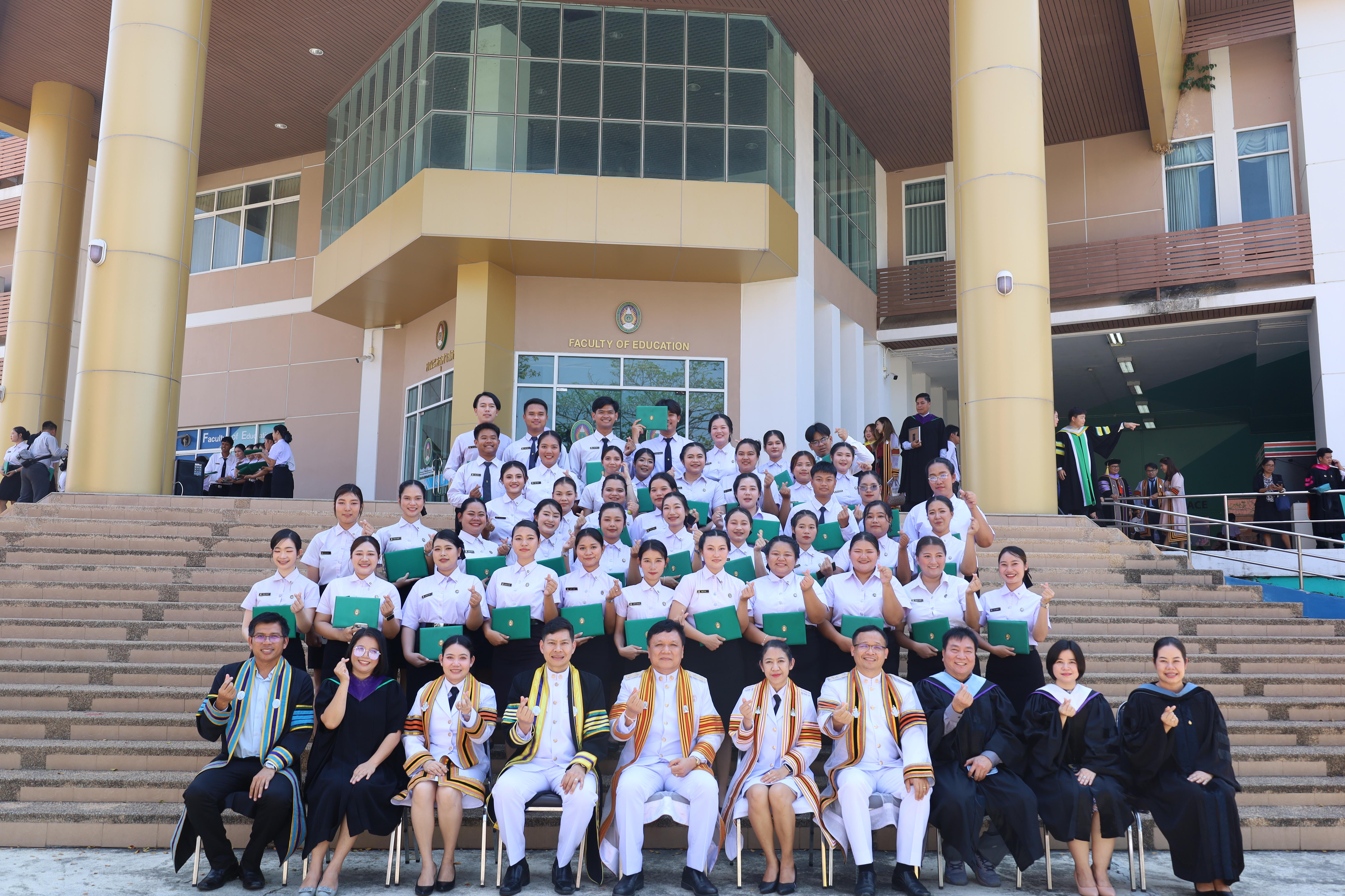 2152. งานปัจฉิมนิเทศนักศึกษาหลักสูตรครุศาสตรบัณฑิต