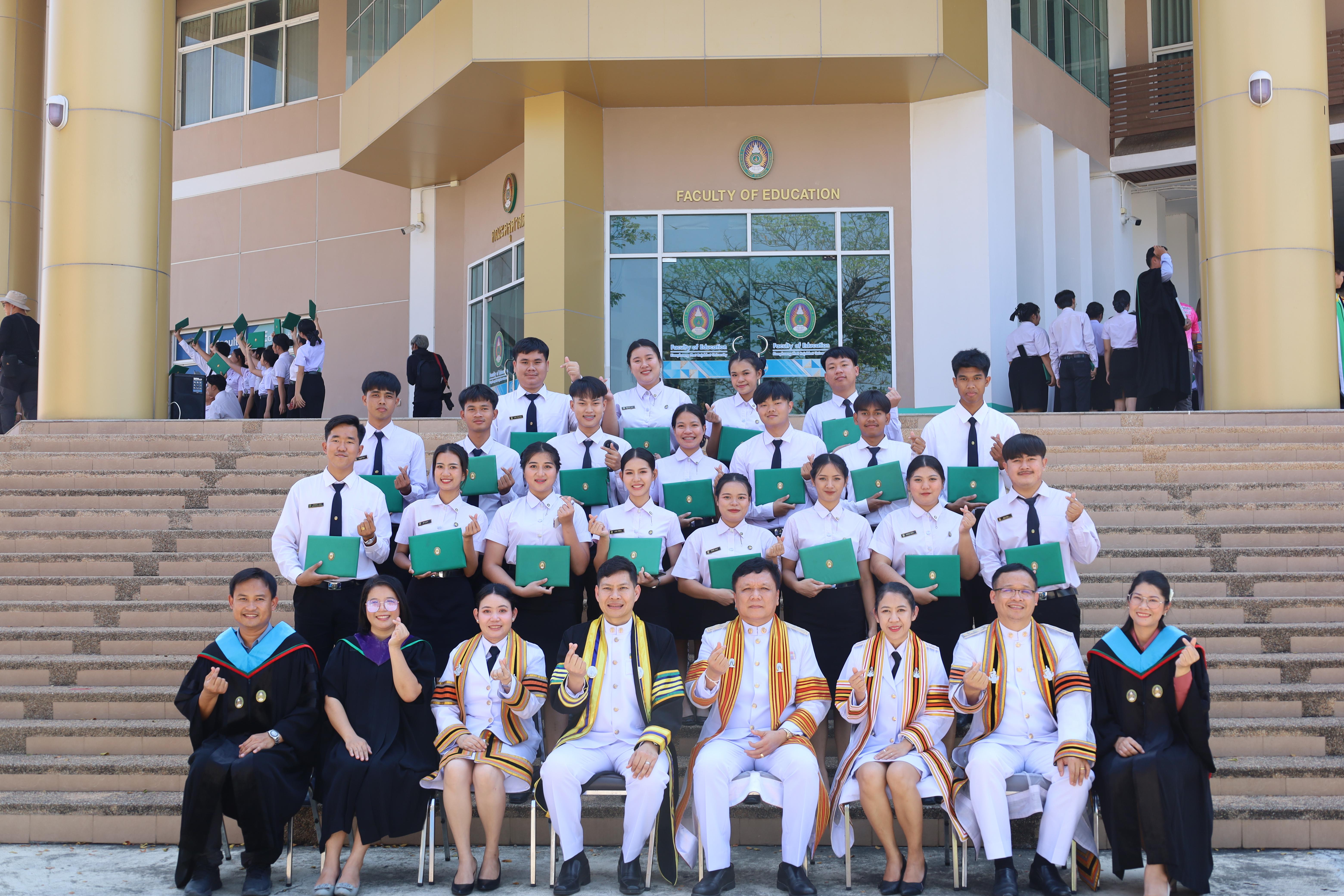 2174. งานปัจฉิมนิเทศนักศึกษาหลักสูตรครุศาสตรบัณฑิต
