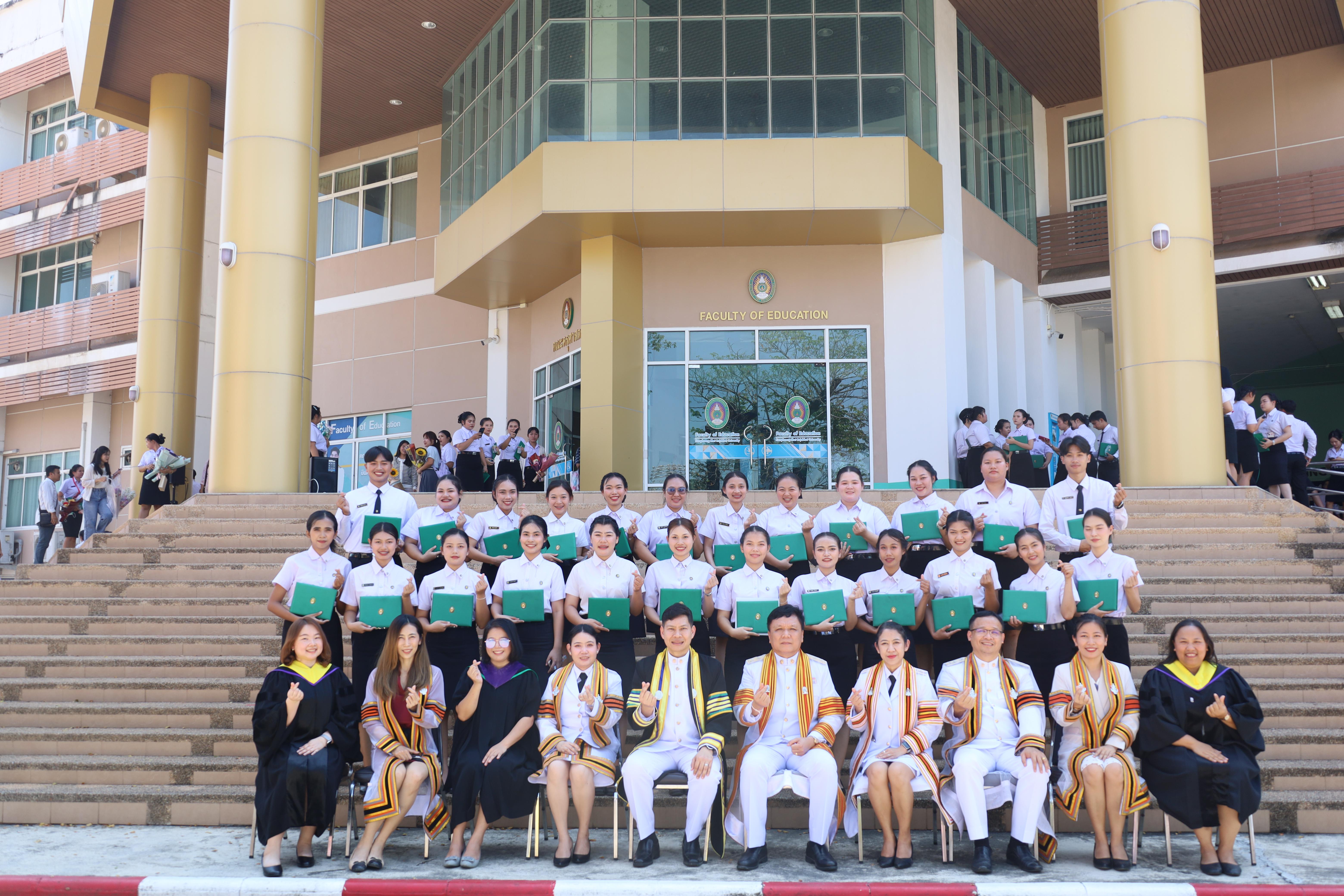 2198. งานปัจฉิมนิเทศนักศึกษาหลักสูตรครุศาสตรบัณฑิต