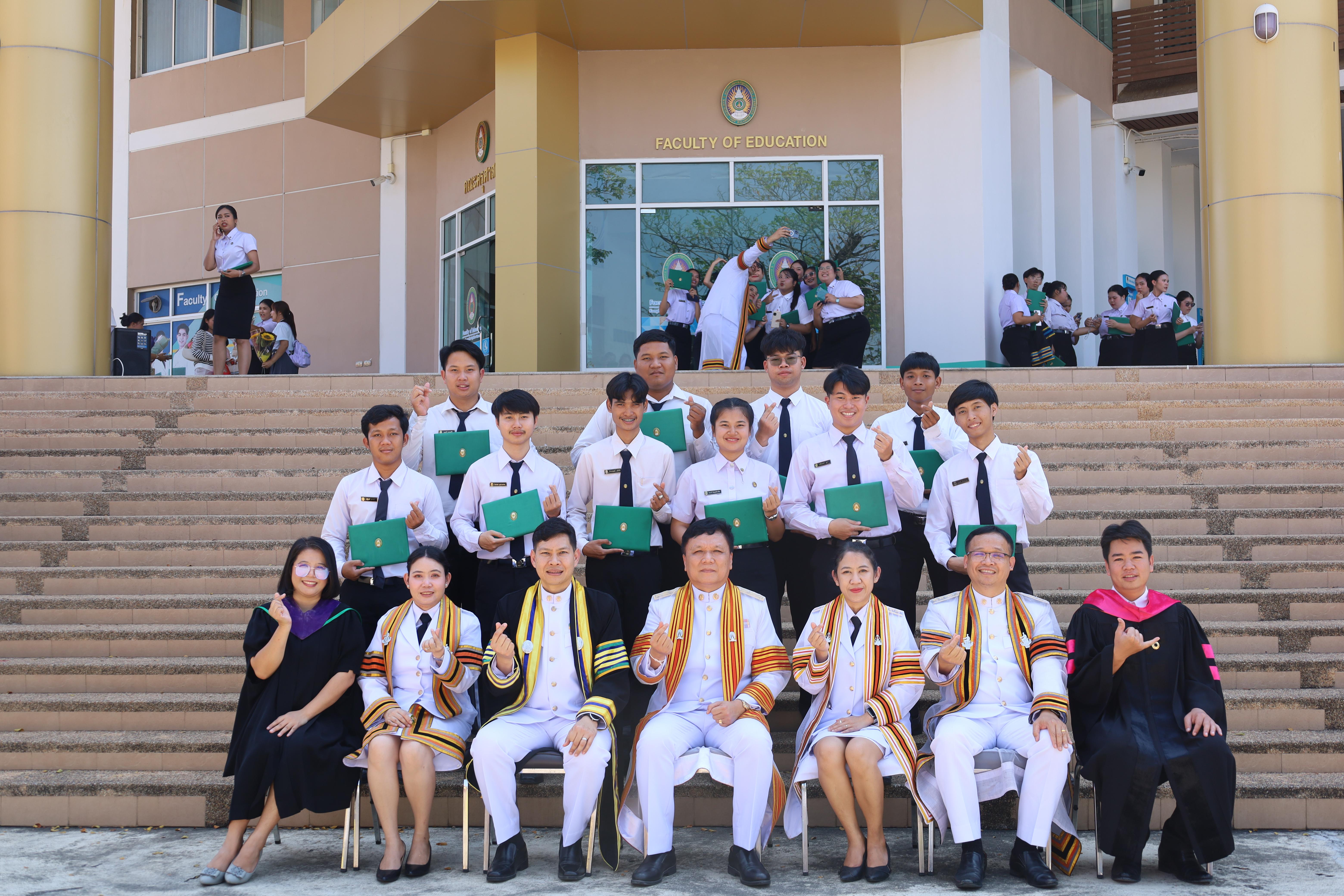 2207. งานปัจฉิมนิเทศนักศึกษาหลักสูตรครุศาสตรบัณฑิต