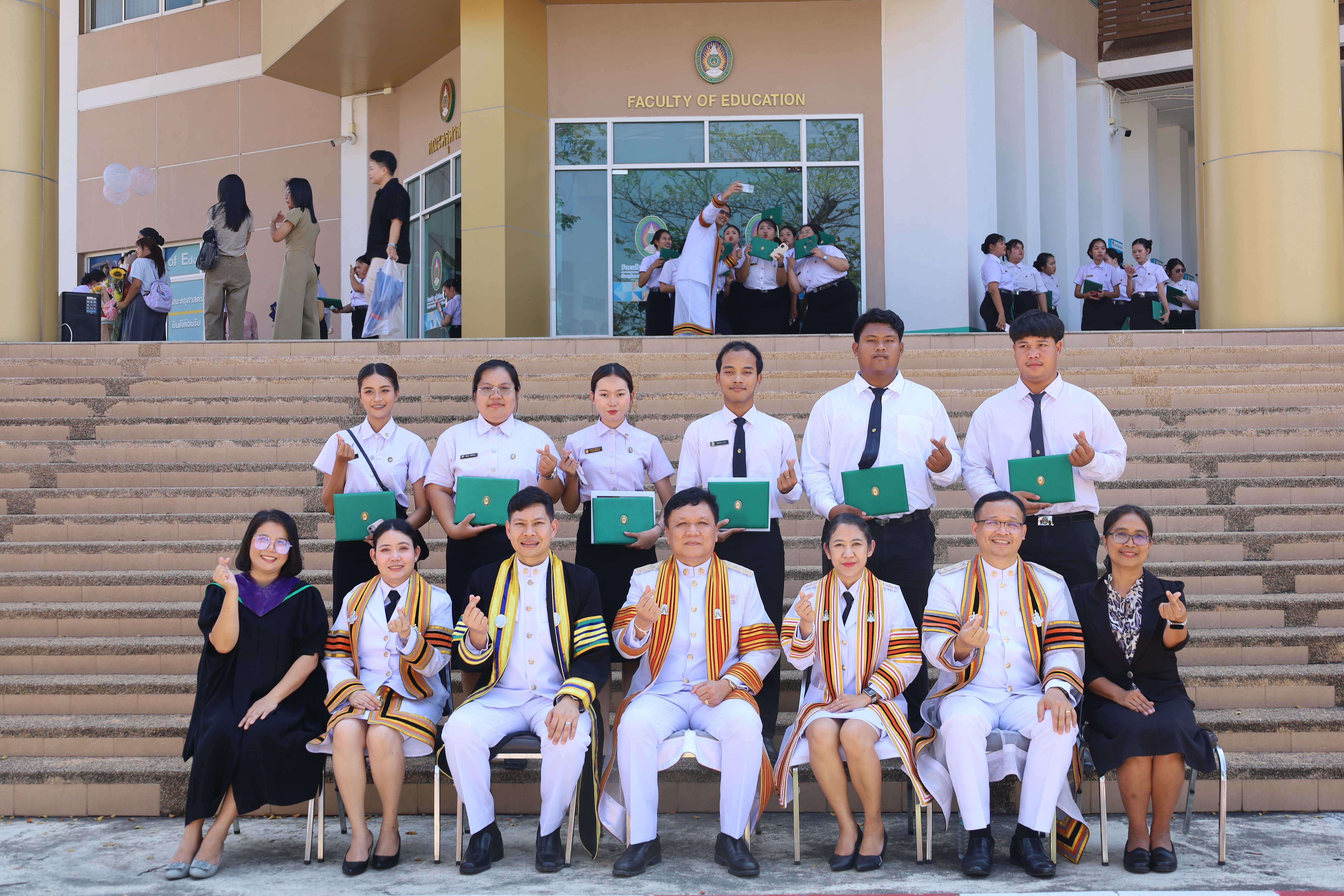 2213. งานปัจฉิมนิเทศนักศึกษาหลักสูตรครุศาสตรบัณฑิต