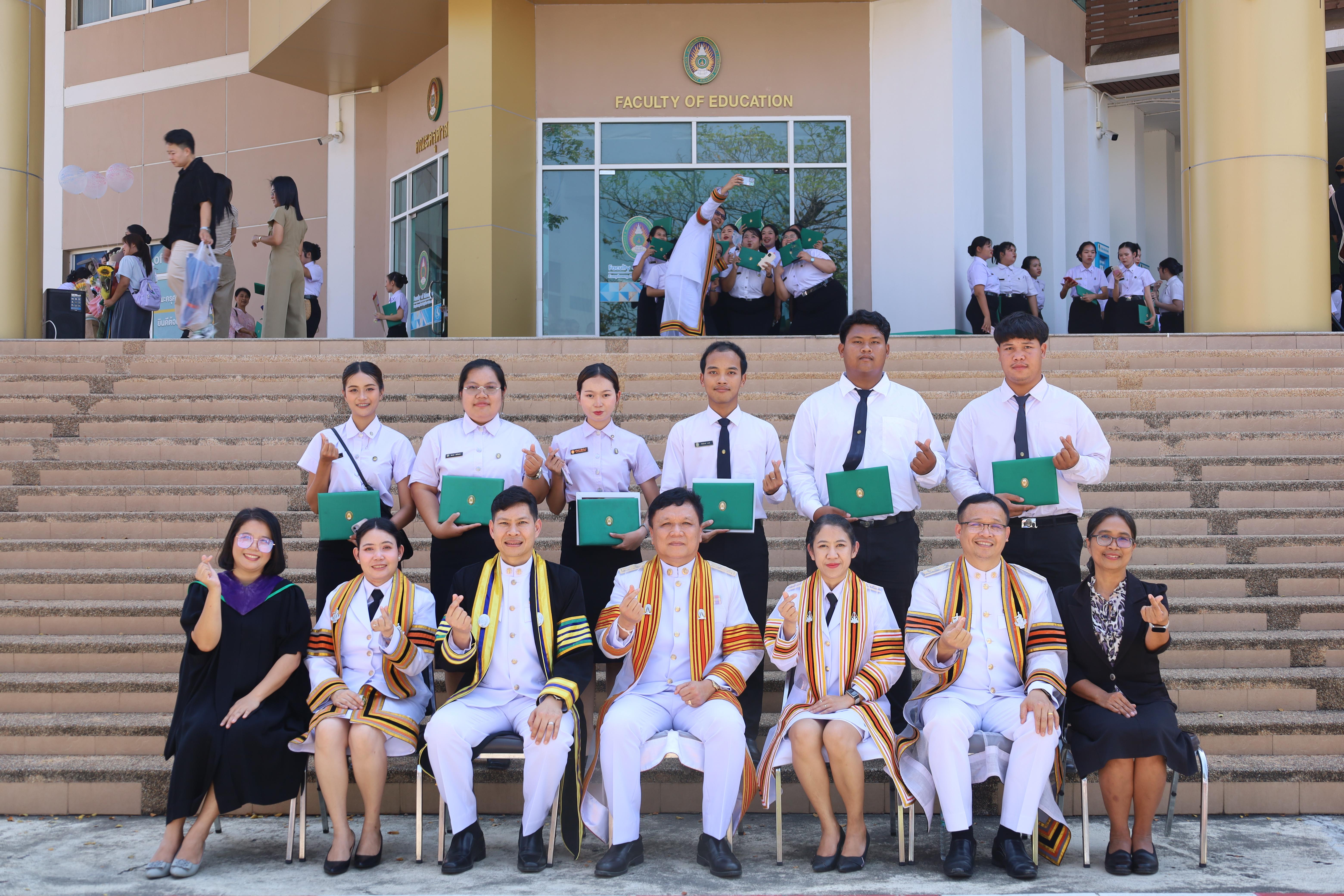 2214. งานปัจฉิมนิเทศนักศึกษาหลักสูตรครุศาสตรบัณฑิต