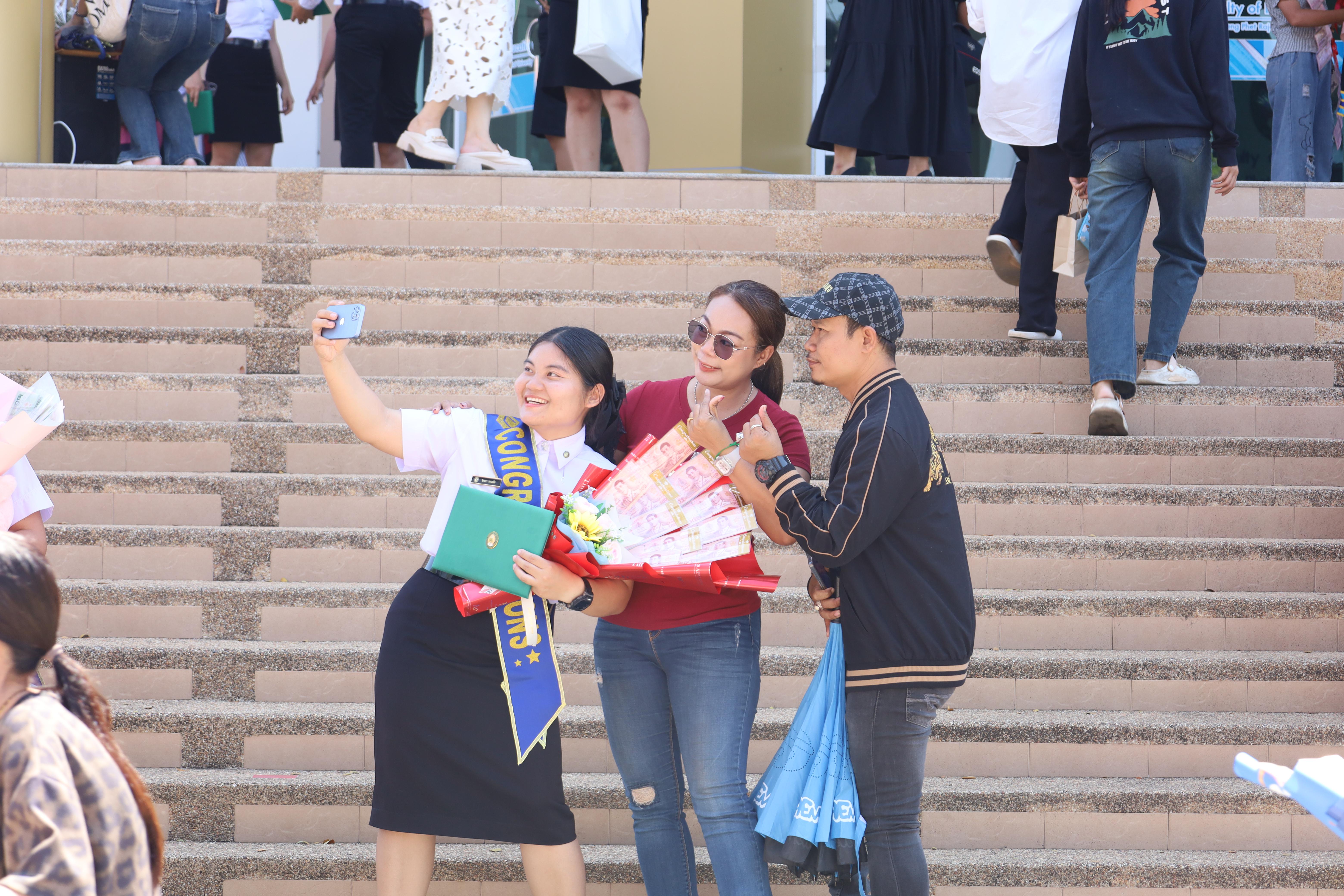 2221. งานปัจฉิมนิเทศนักศึกษาหลักสูตรครุศาสตรบัณฑิต