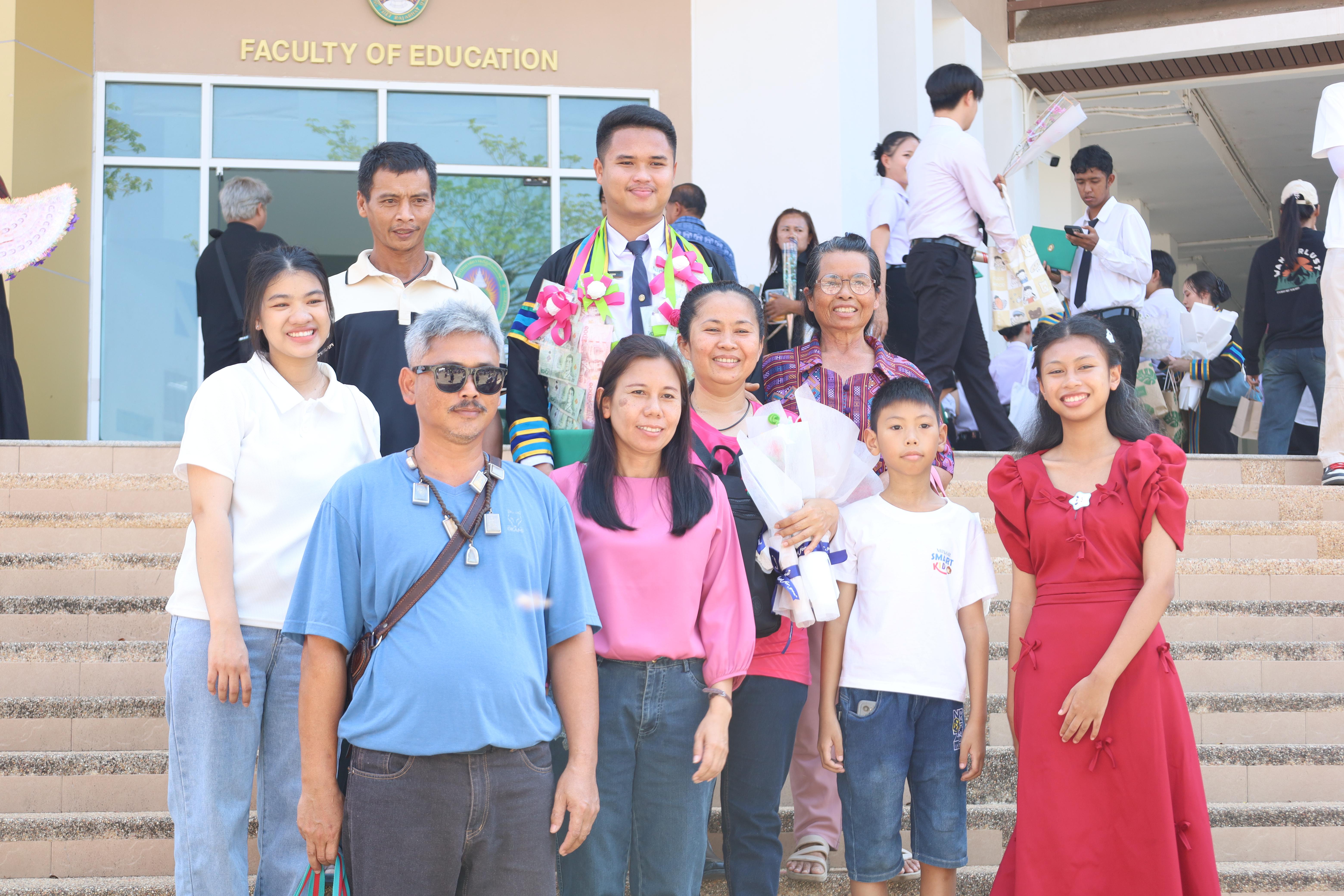 2222. งานปัจฉิมนิเทศนักศึกษาหลักสูตรครุศาสตรบัณฑิต