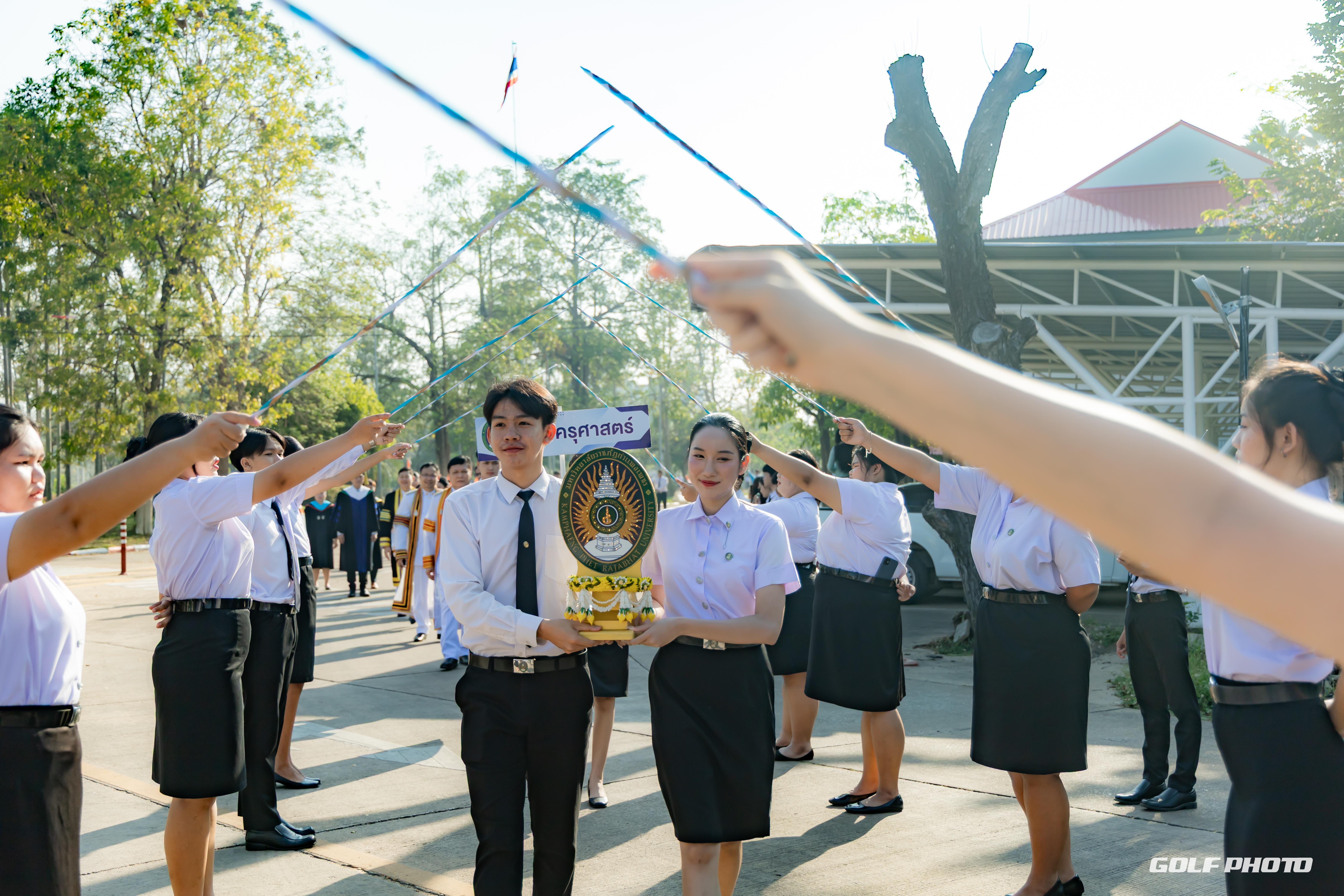 42. ประมวลภาพพิธีปัจฉิมนิเทศนักศึกษาหลักสูตรครุศาสตรบัณฑิต