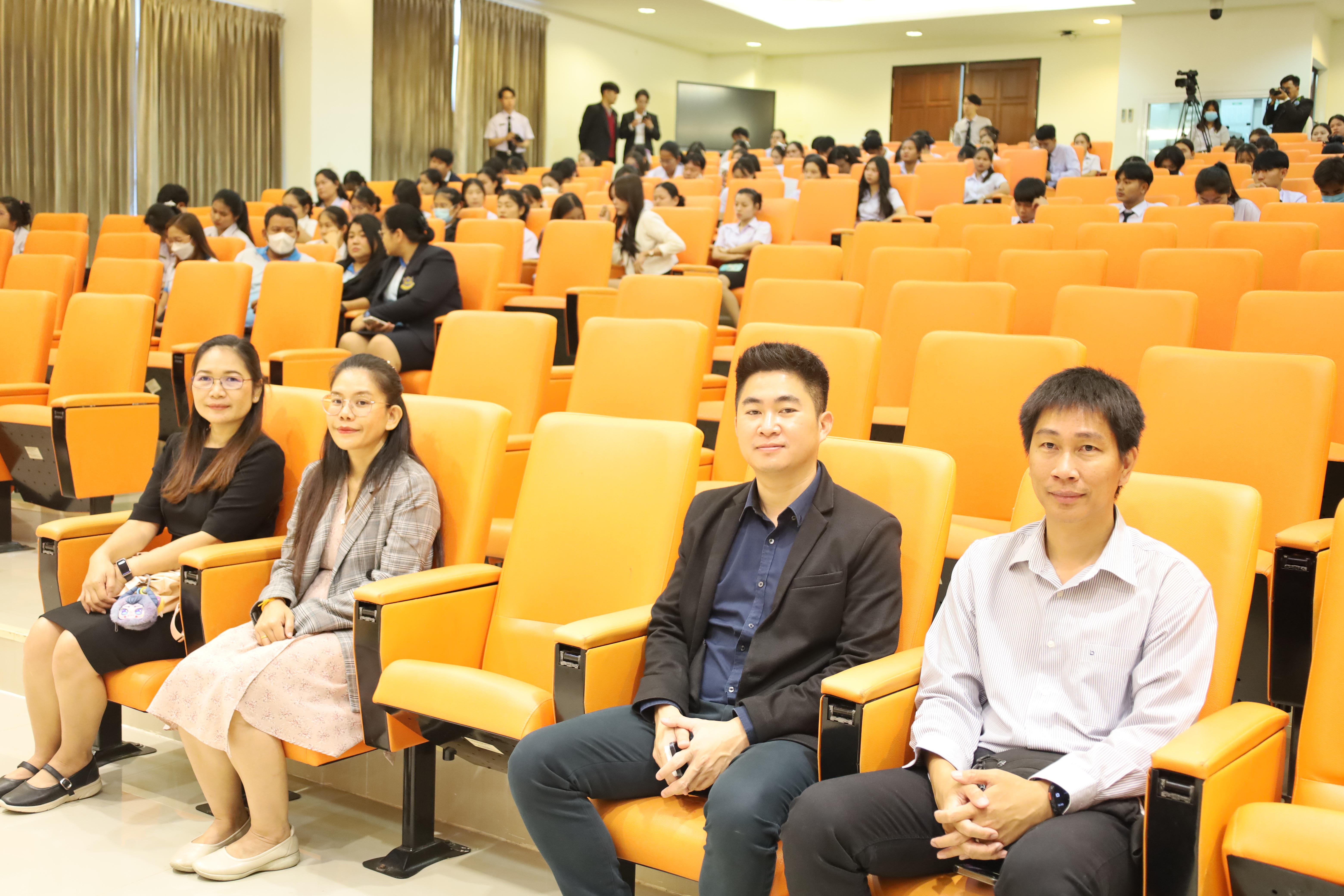 8. การเสวนาวิชาการนักศึกษาฝึกประสบการณ์วิชาชีพครู "ชีวิตฝึกสอน"