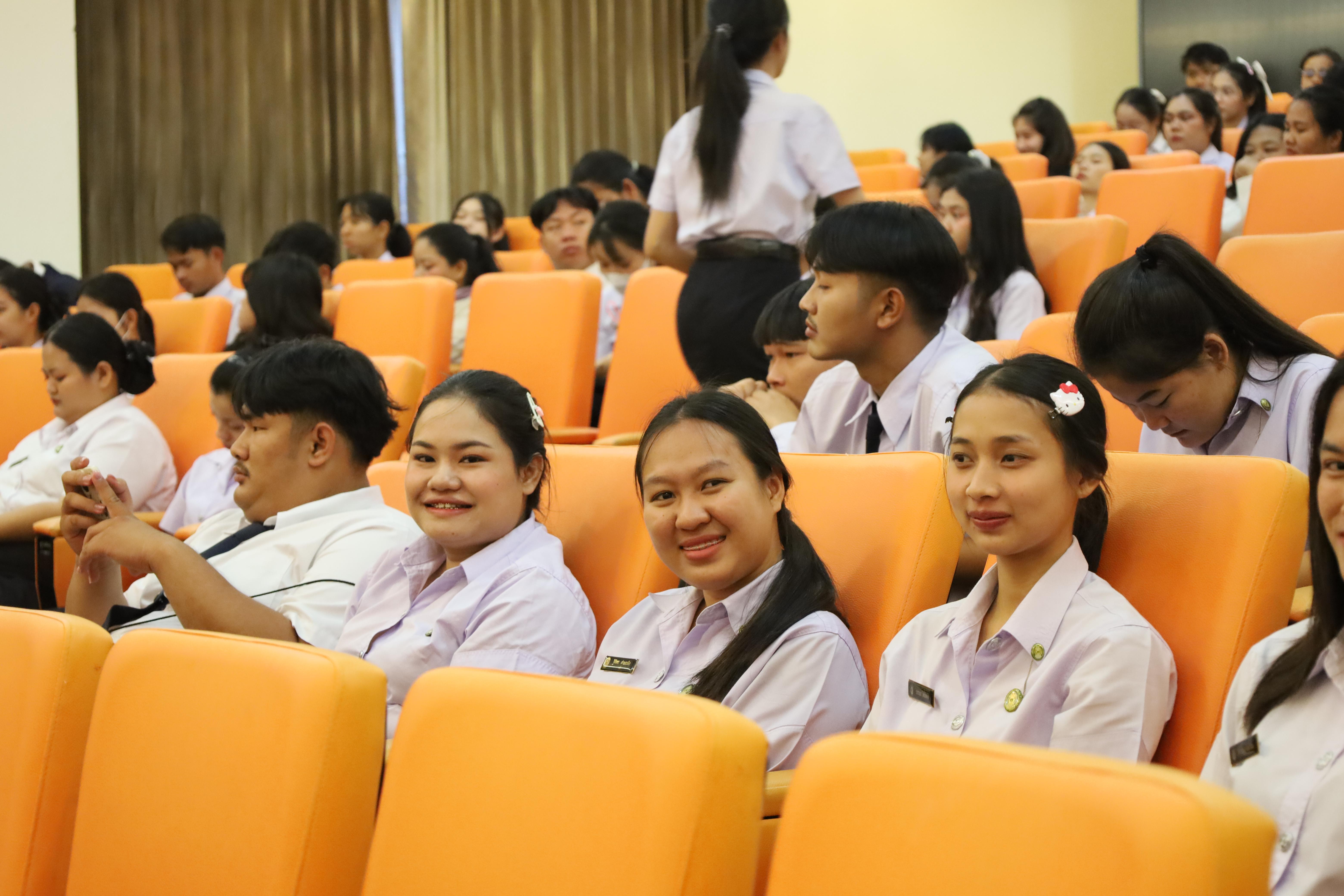 10. การเสวนาวิชาการนักศึกษาฝึกประสบการณ์วิชาชีพครู "ชีวิตฝึกสอน"