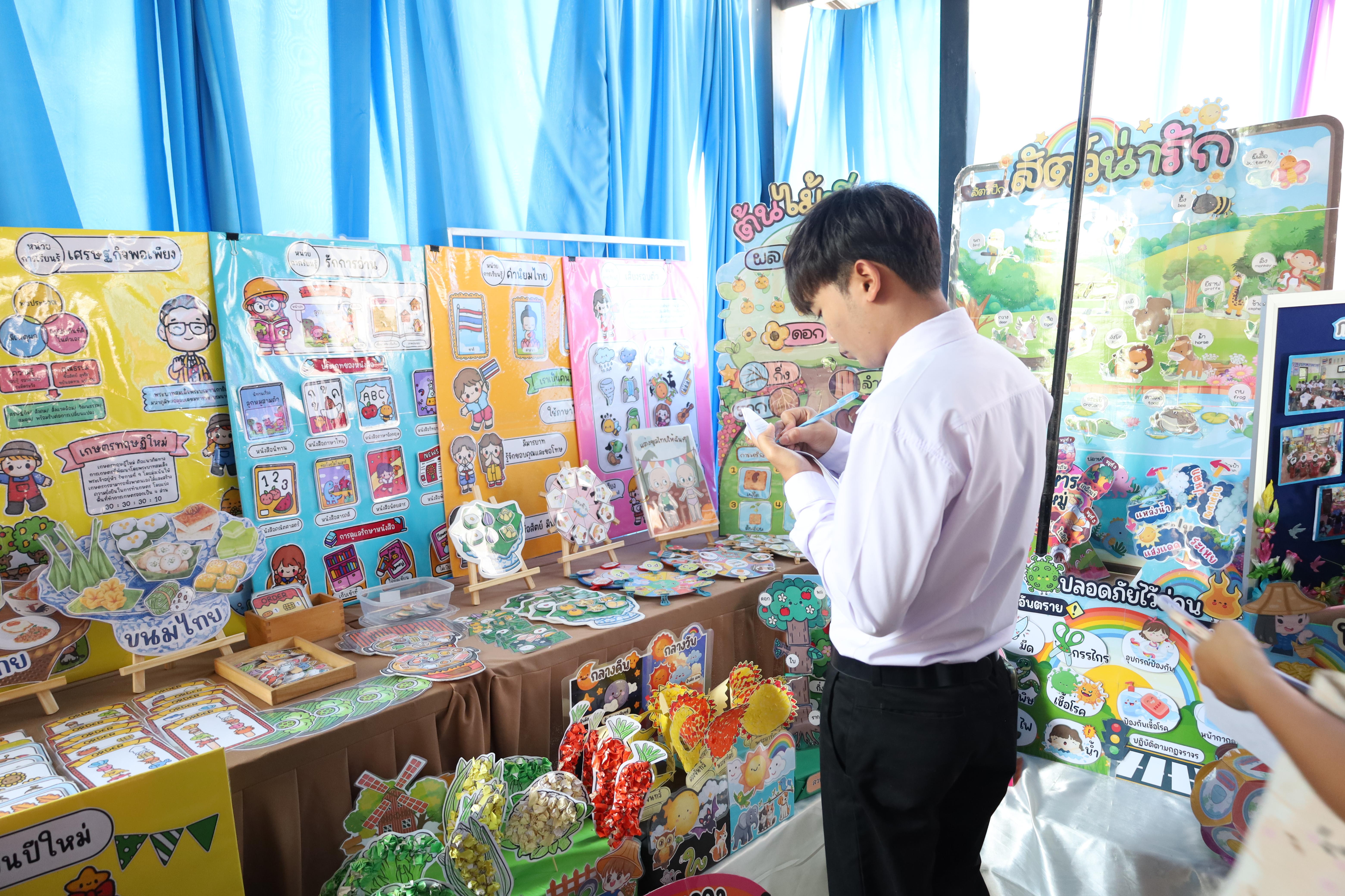 142. นิทรรศการนักศึกษาฝึกประสบการณ์วิชาชีพครู ประจำปีการศึกษา2567